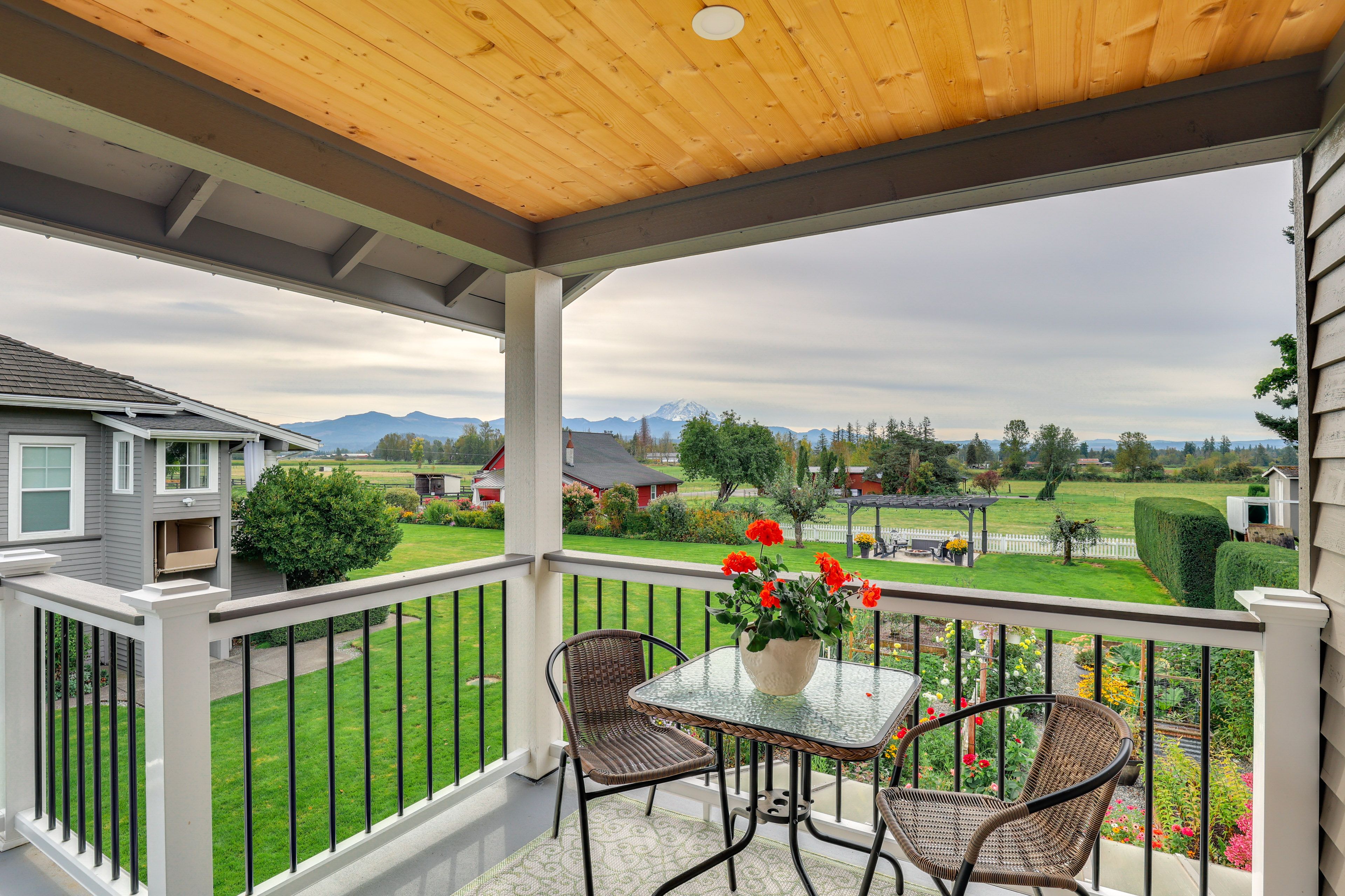 Enumclaw Vacation Rental | Studio | 1BA | 550 Sq Ft | Stairs to Access