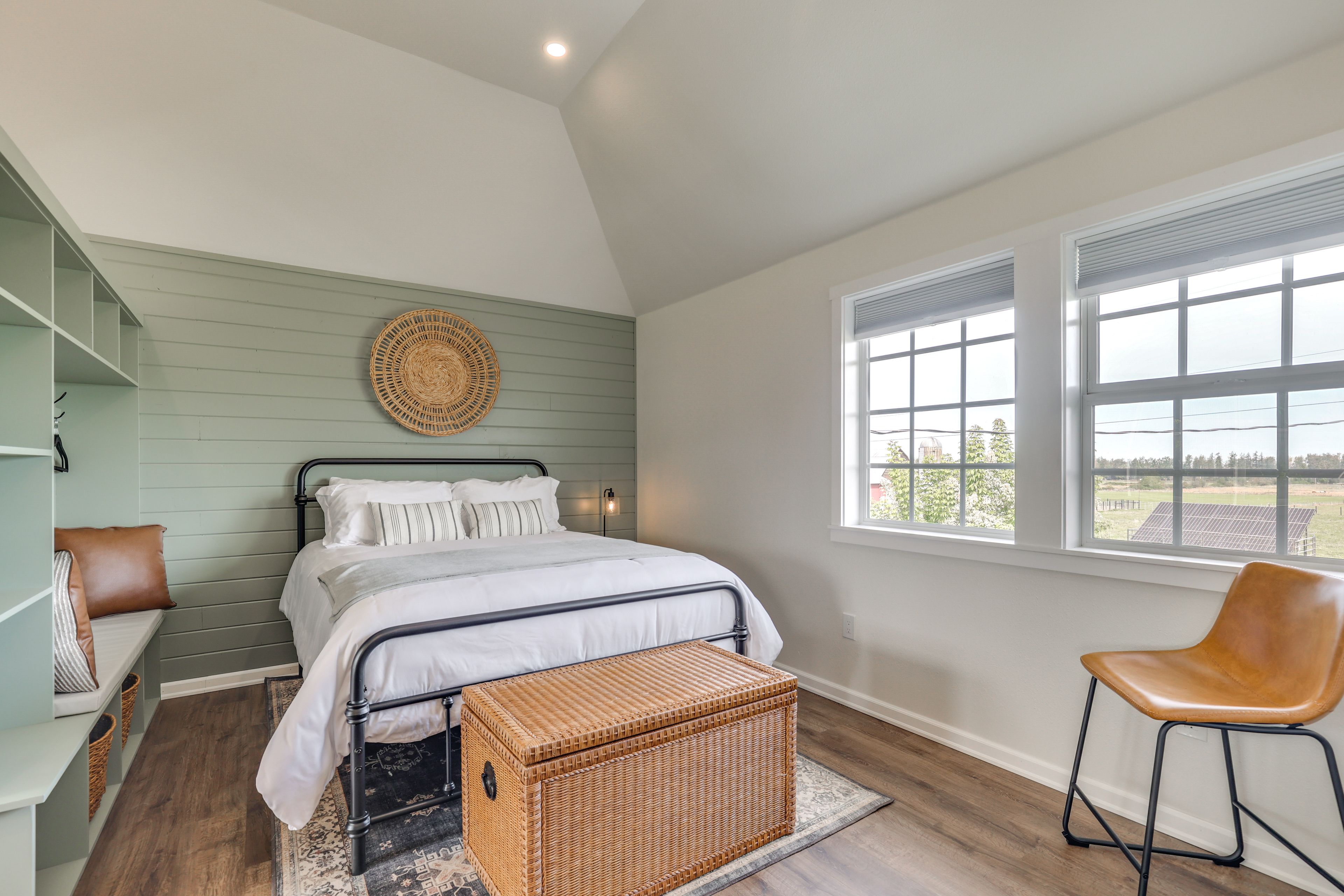 Studio Interior | Queen Bed