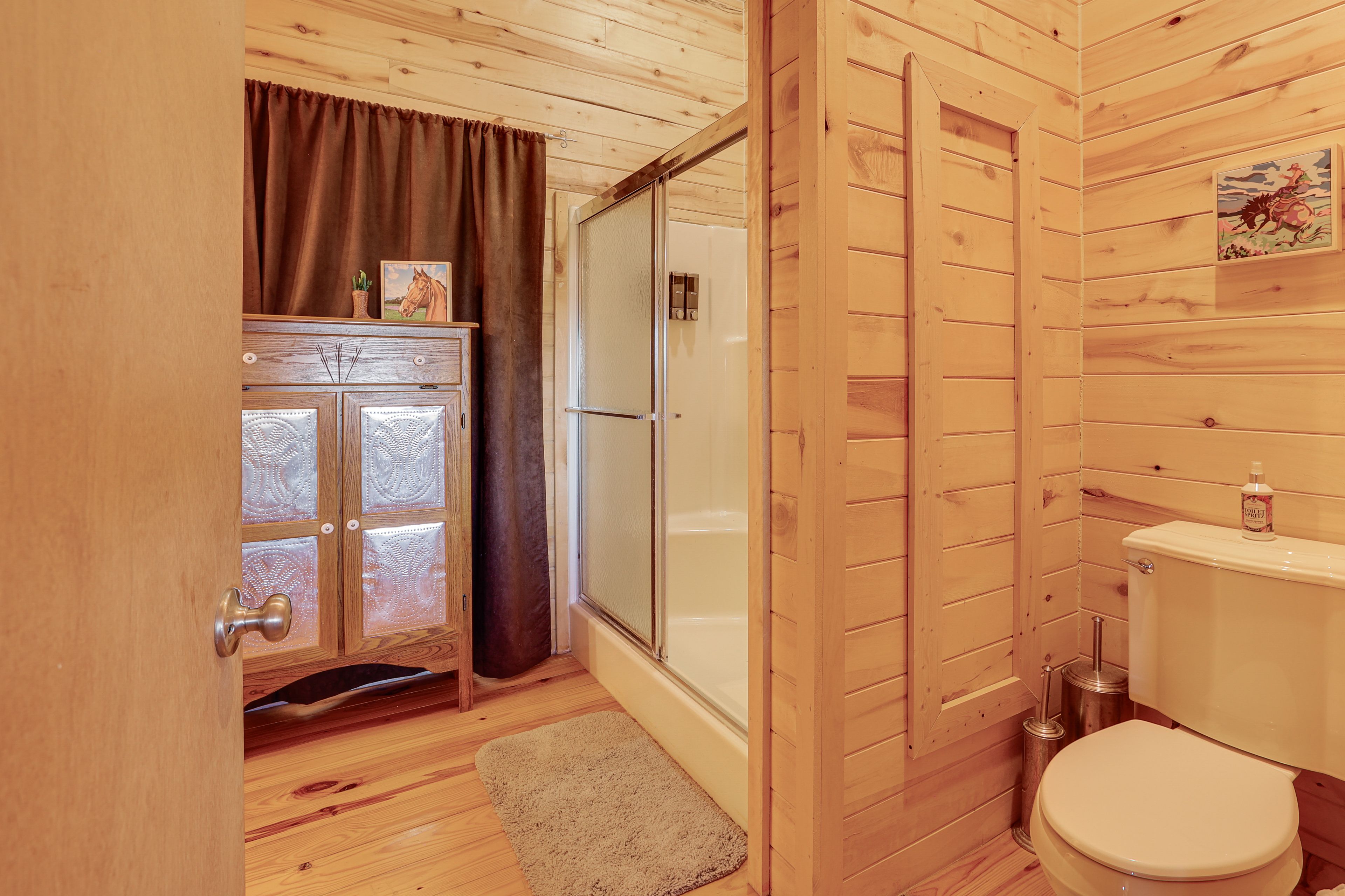 En-Suite Bathroom | Towels Provided