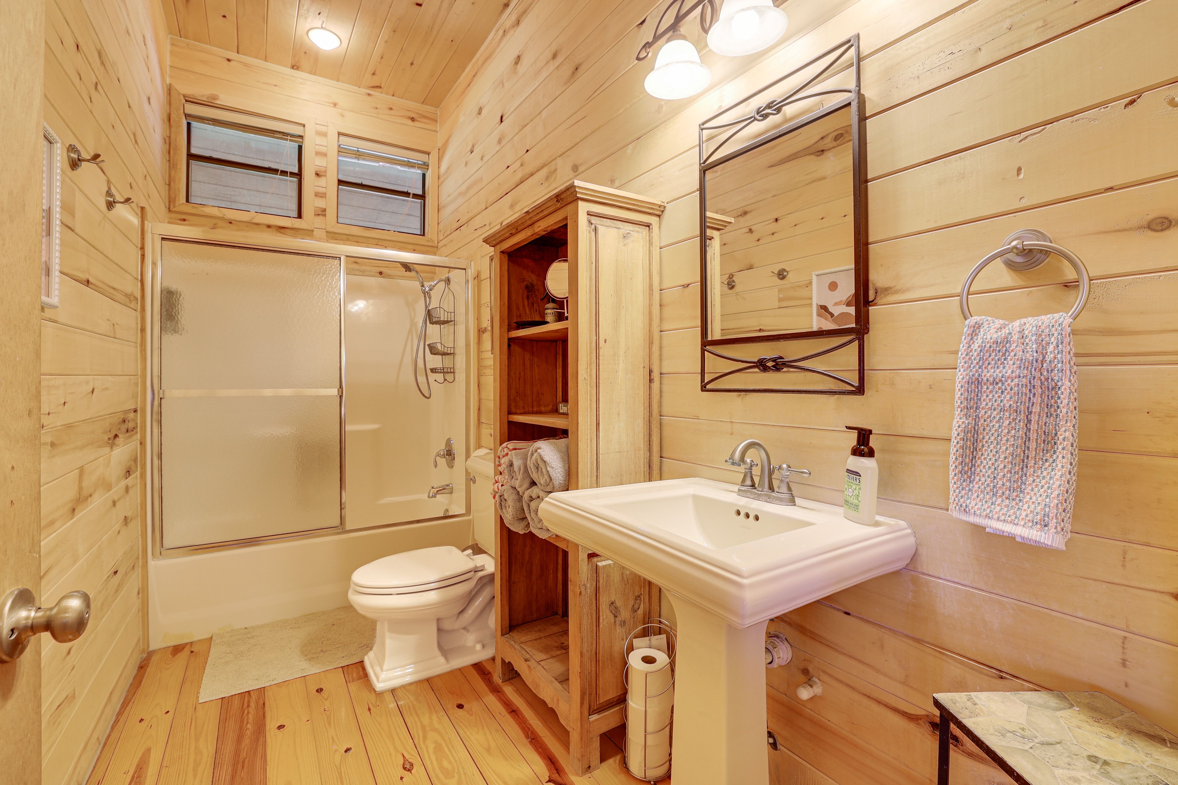 Full Bath | Complimentary Toiletries