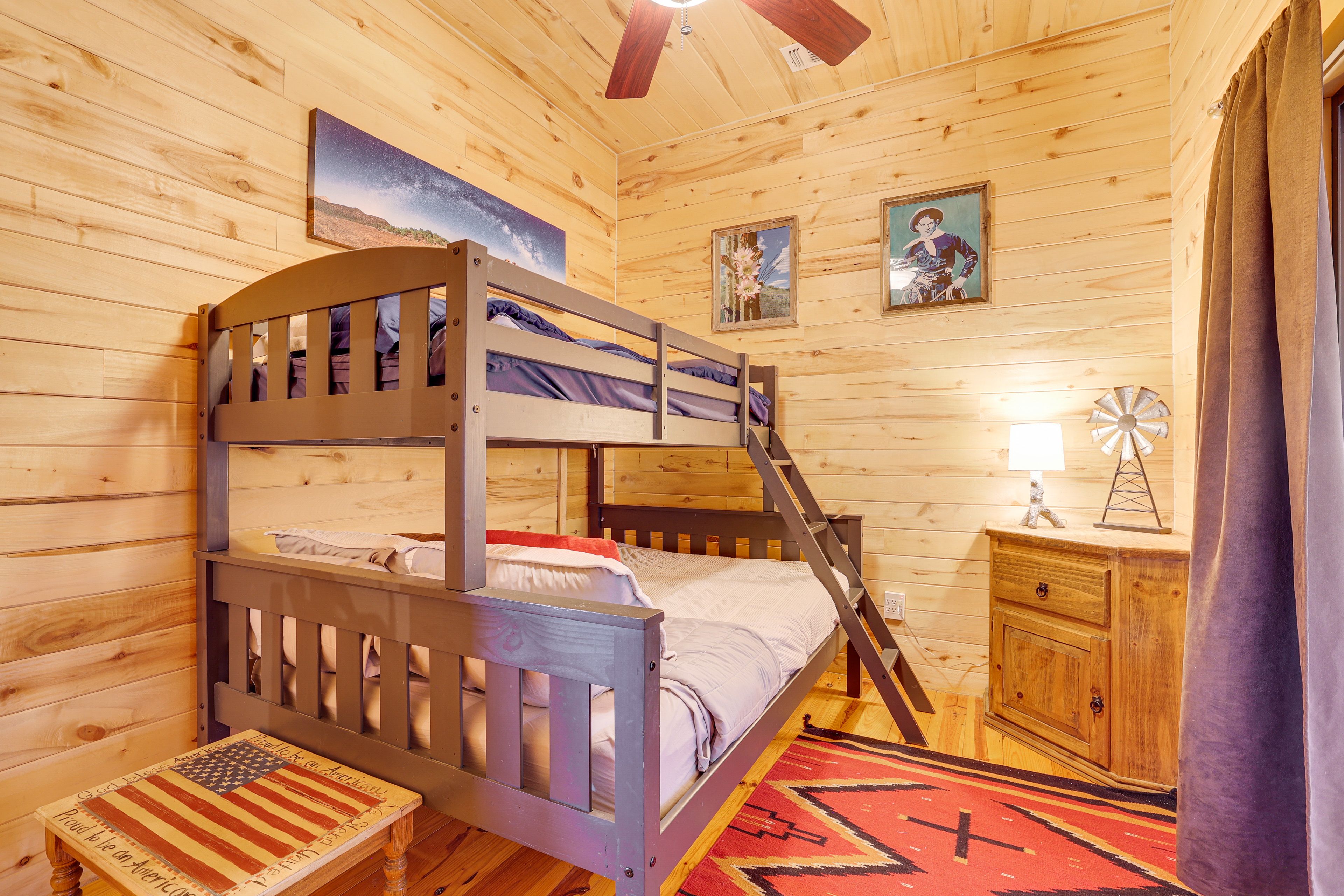 Bedroom 3 | Twin/Full Bunk Bed