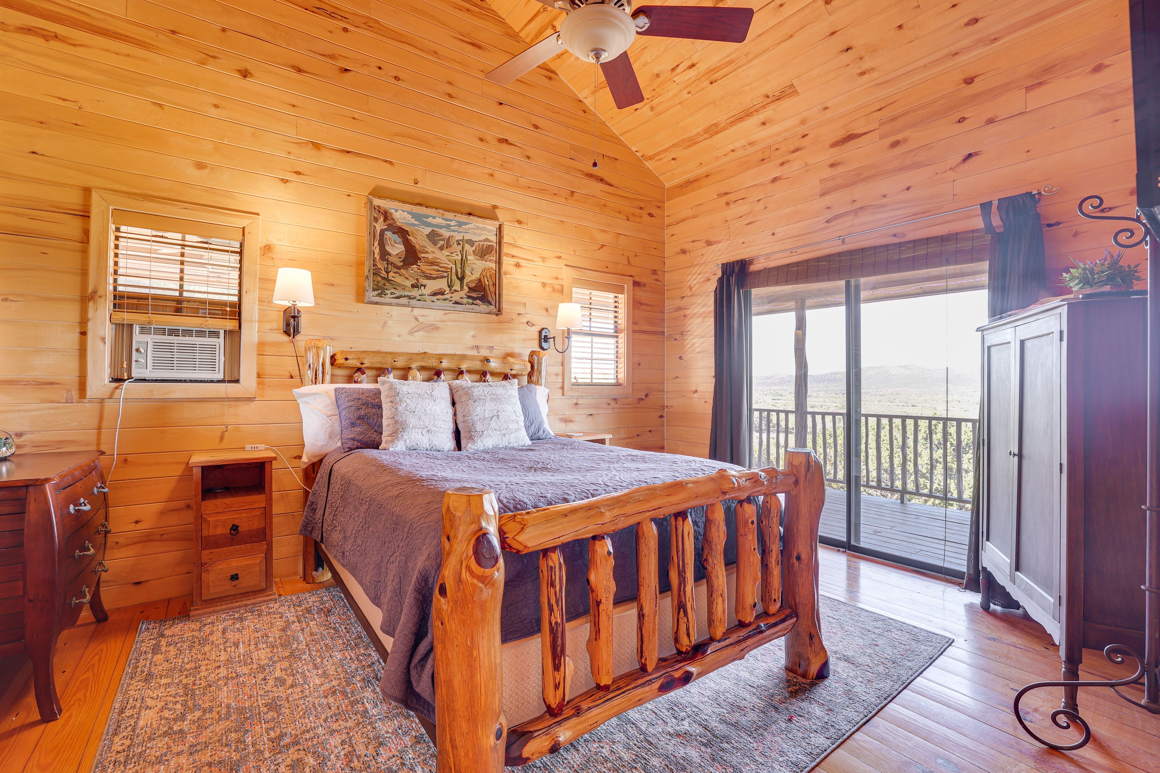 Bedroom 1 | Queen Bed | En-Suite Bathroom