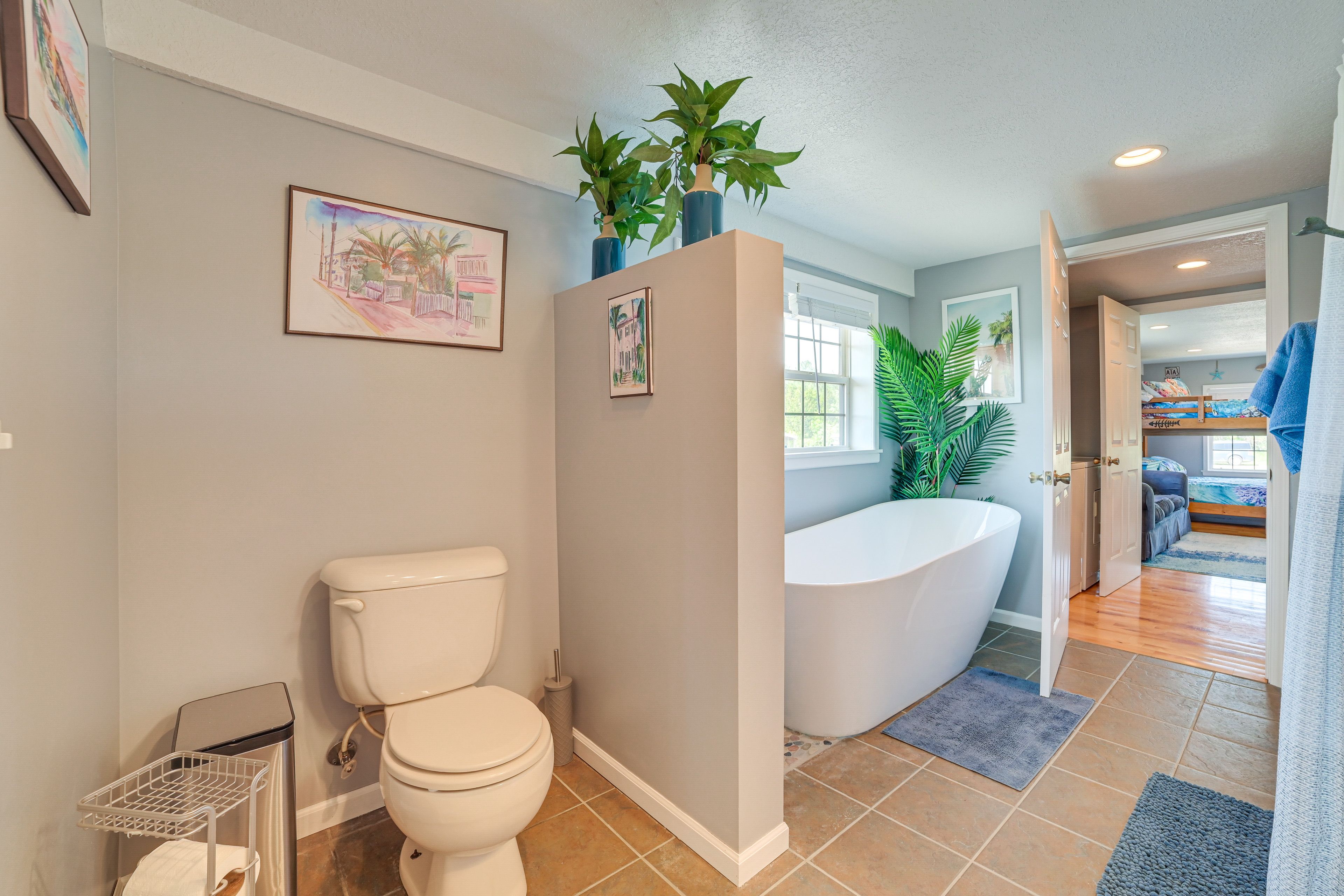 Full Bathroom | Complimentary Toiletries | 2nd Floor