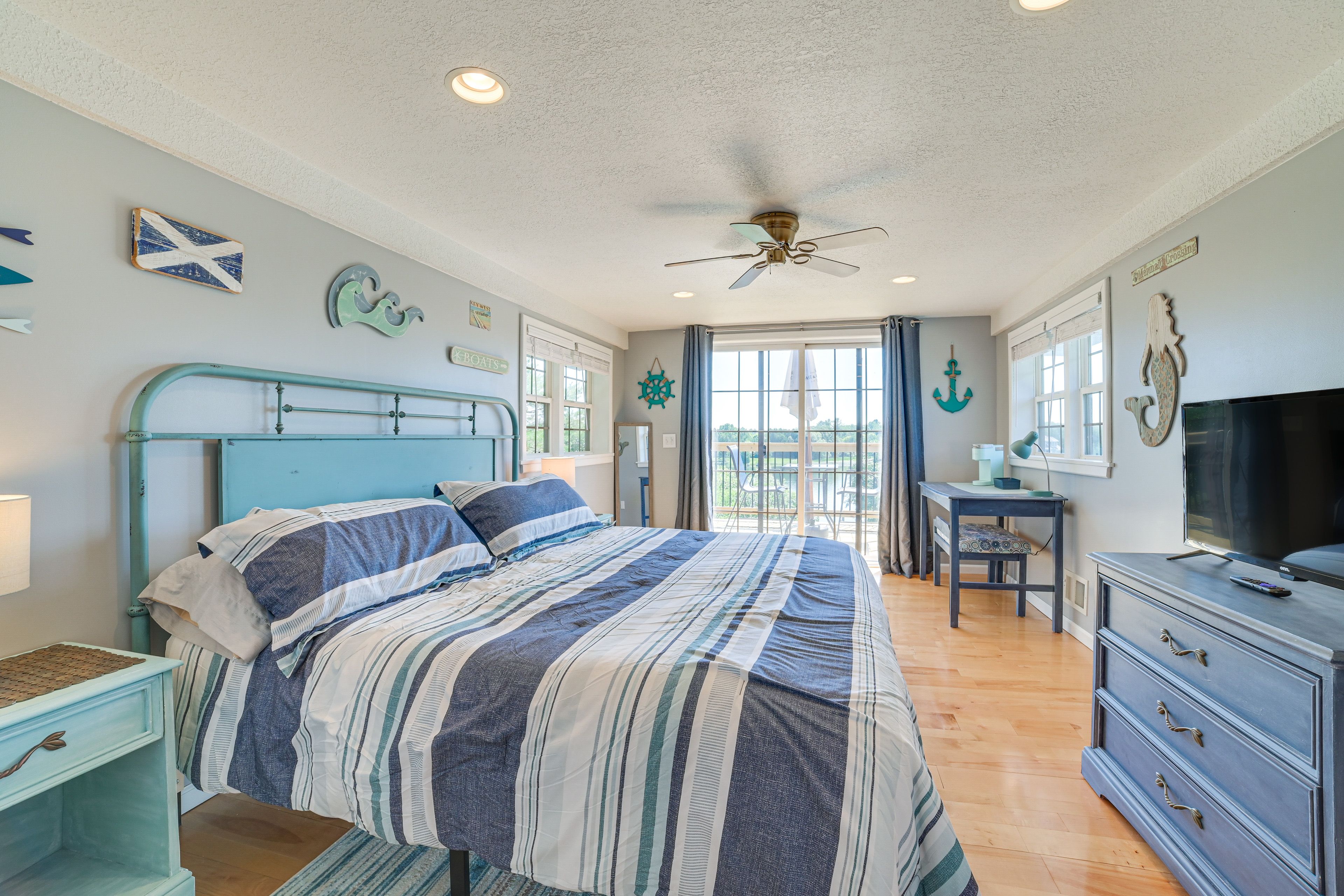 Bedroom 1 | King Bed | Smart TV | Deck Access | 2nd Floor