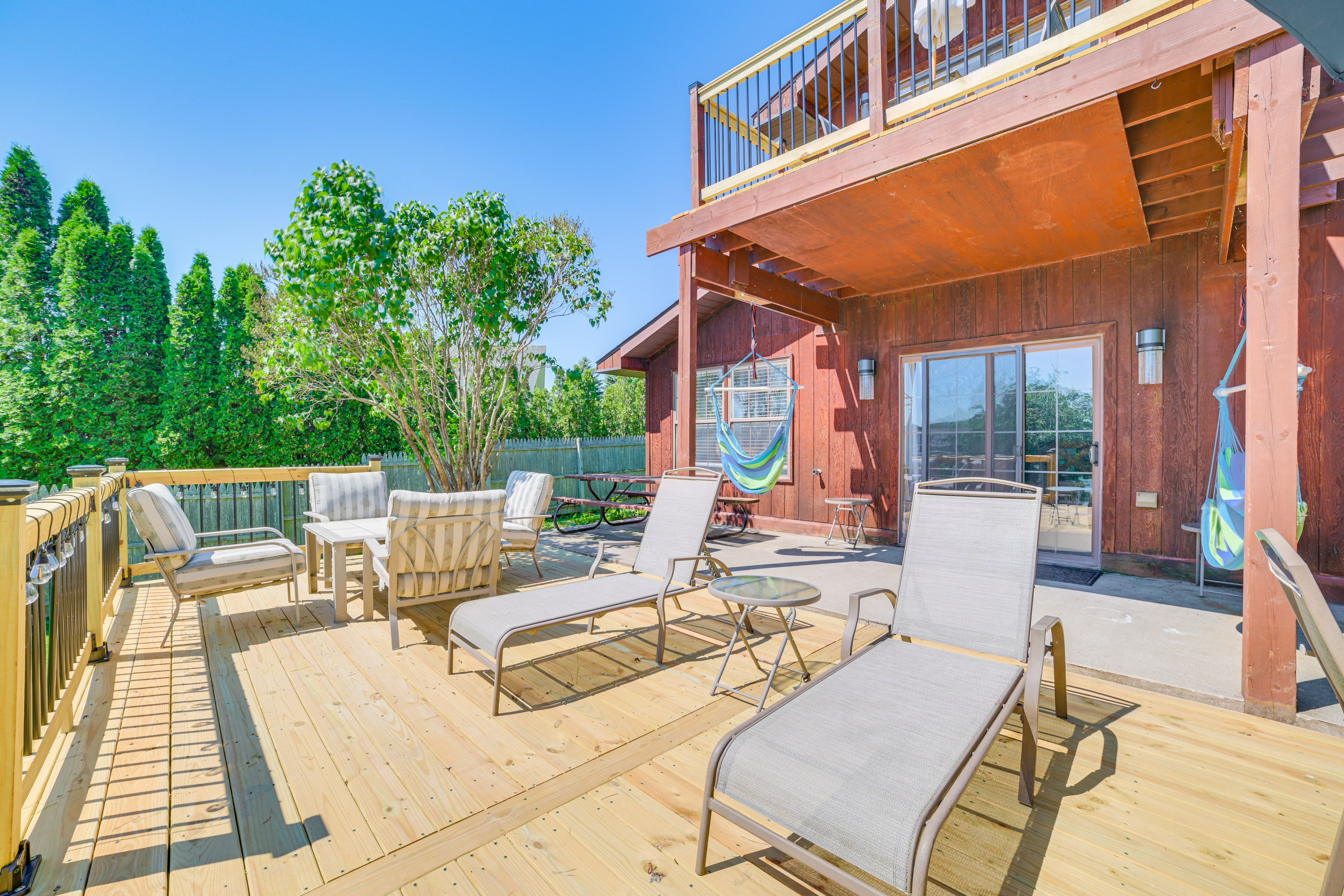Private Deck | Lounge Chairs | Outdoor Dining Area