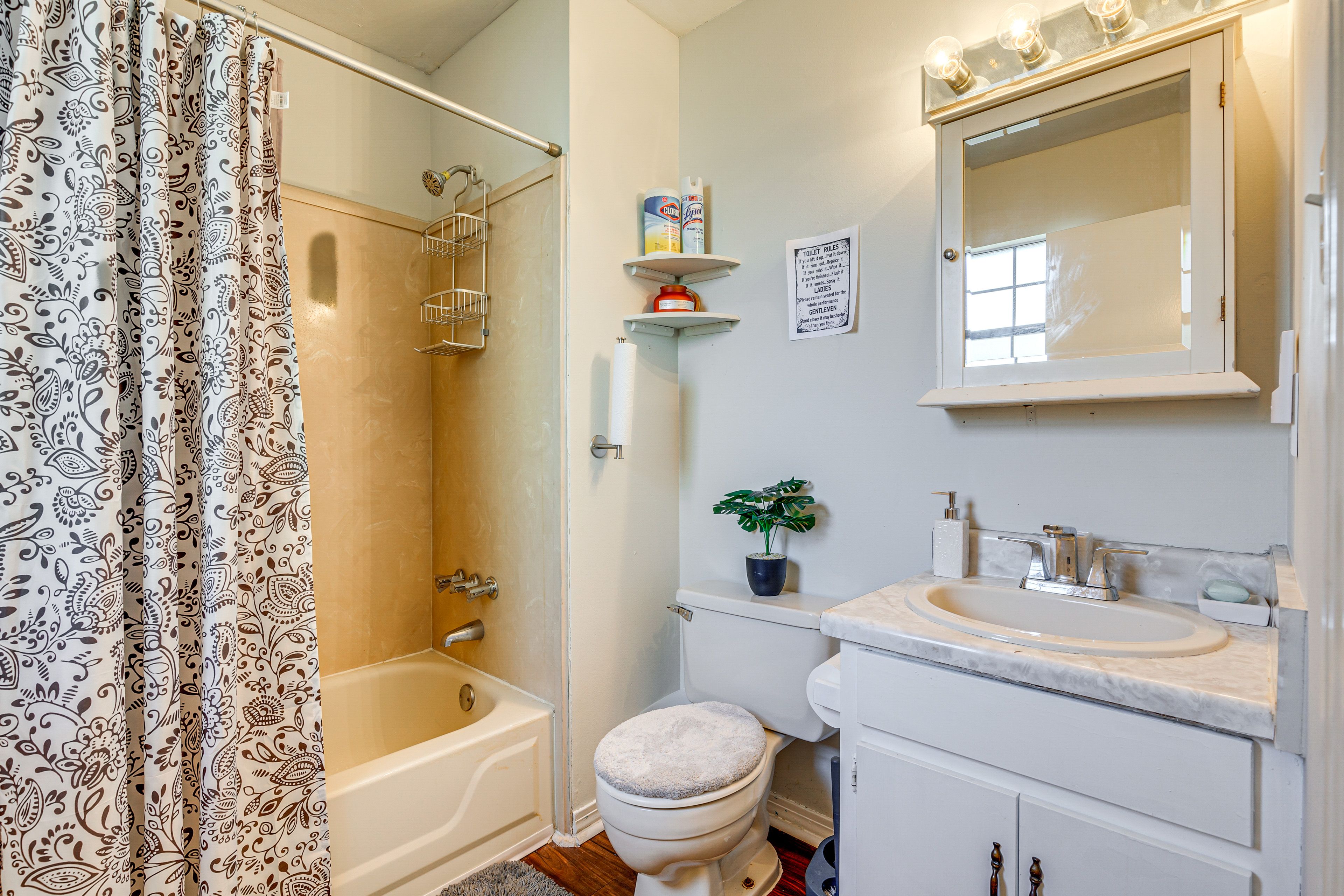 Full Bathroom