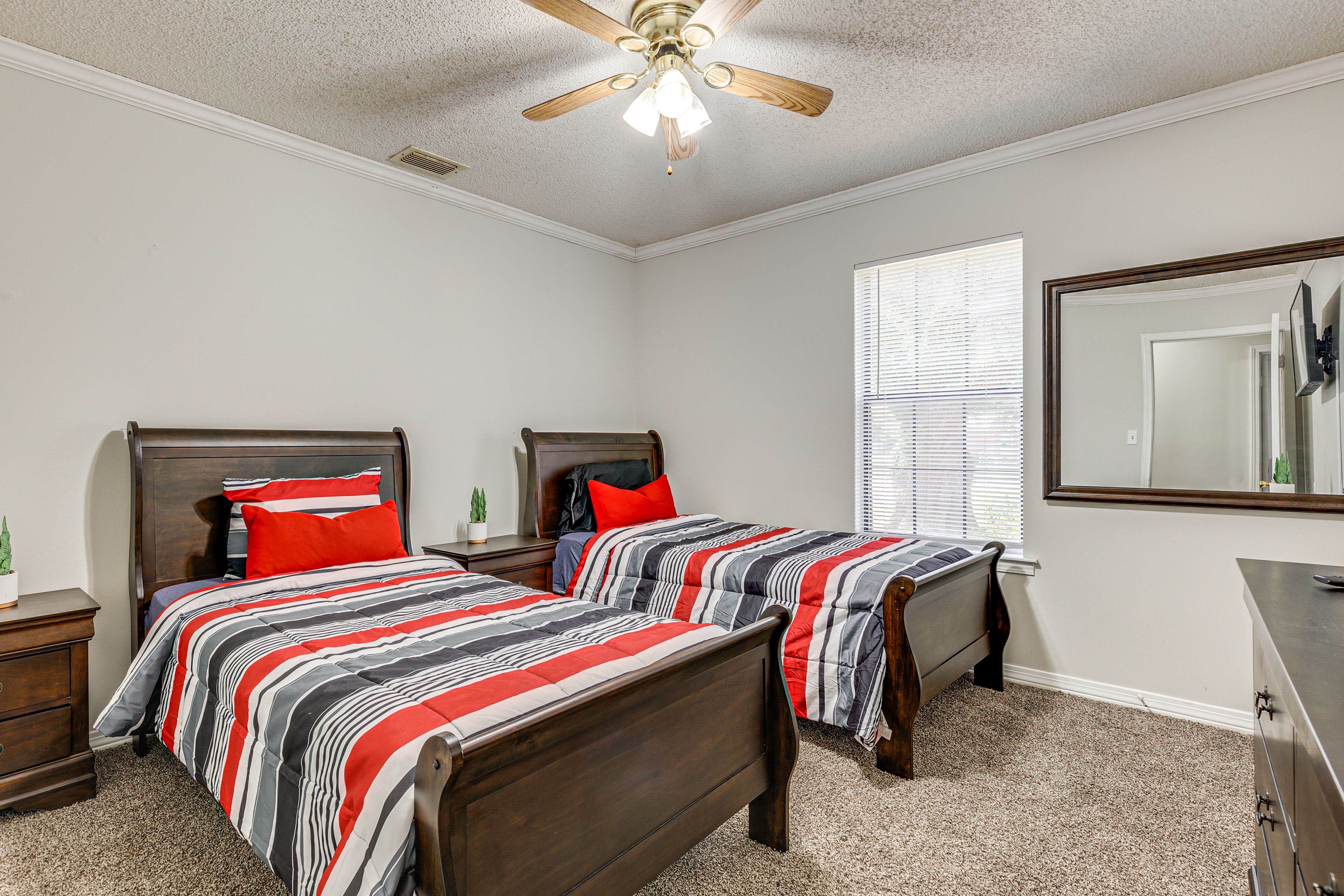 Bedroom 3 | 2 Twin Beds | Flat-Screen TV