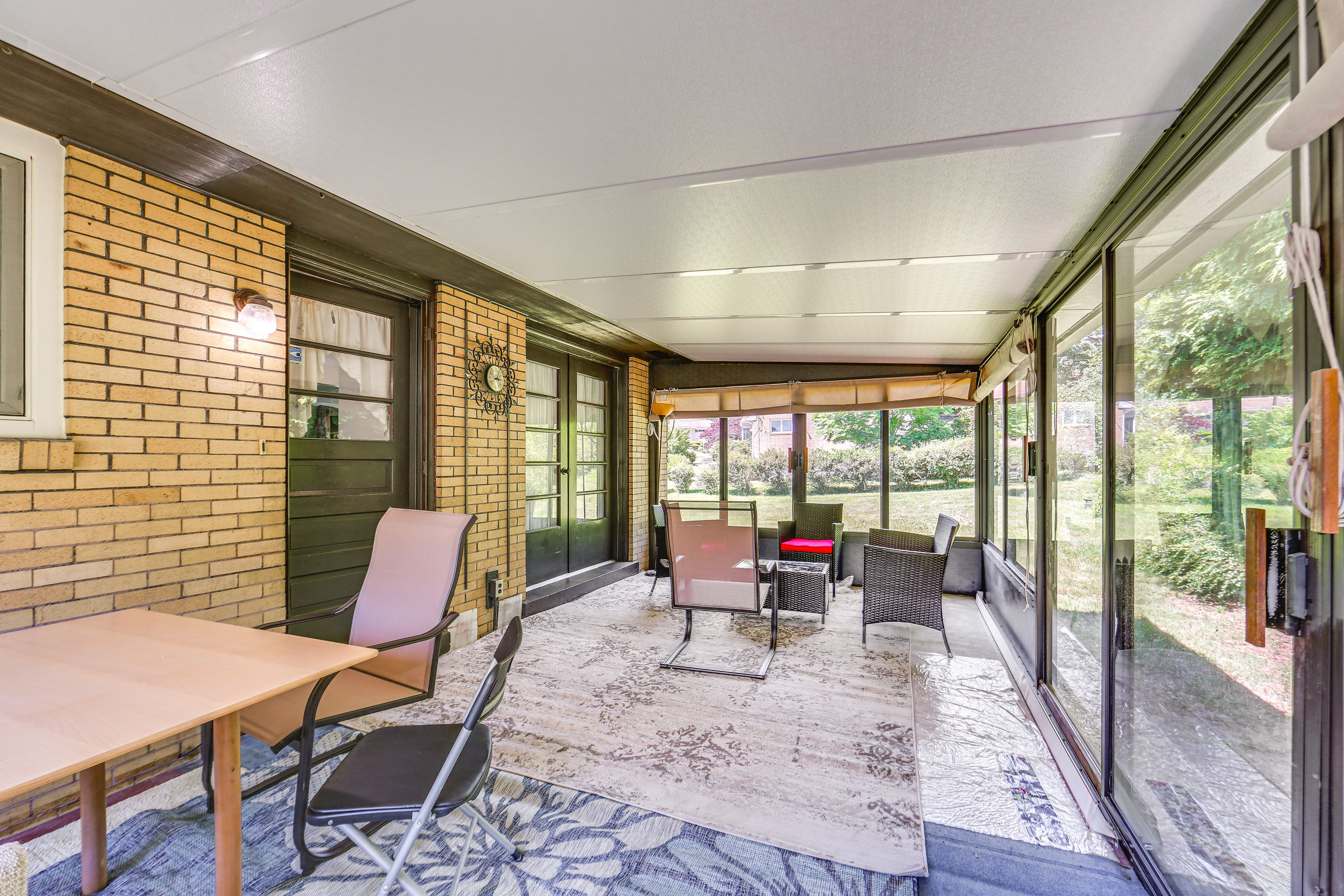 Screened Porch | Dining Area