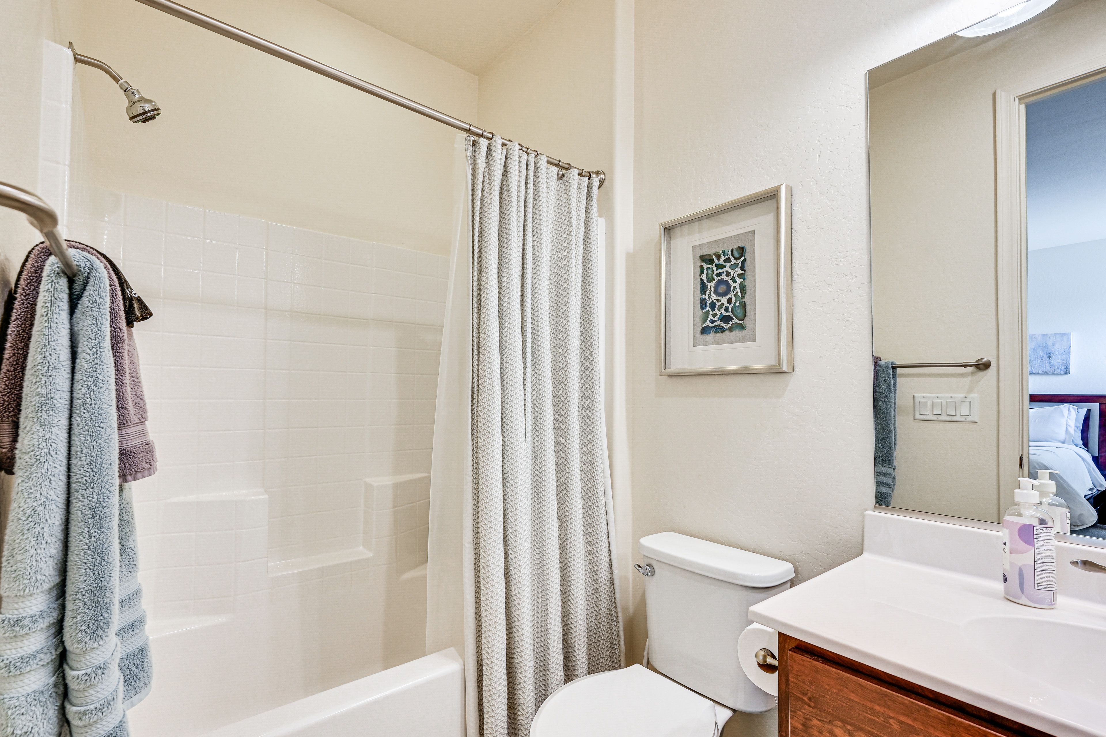 Full Bathroom | 2nd Floor