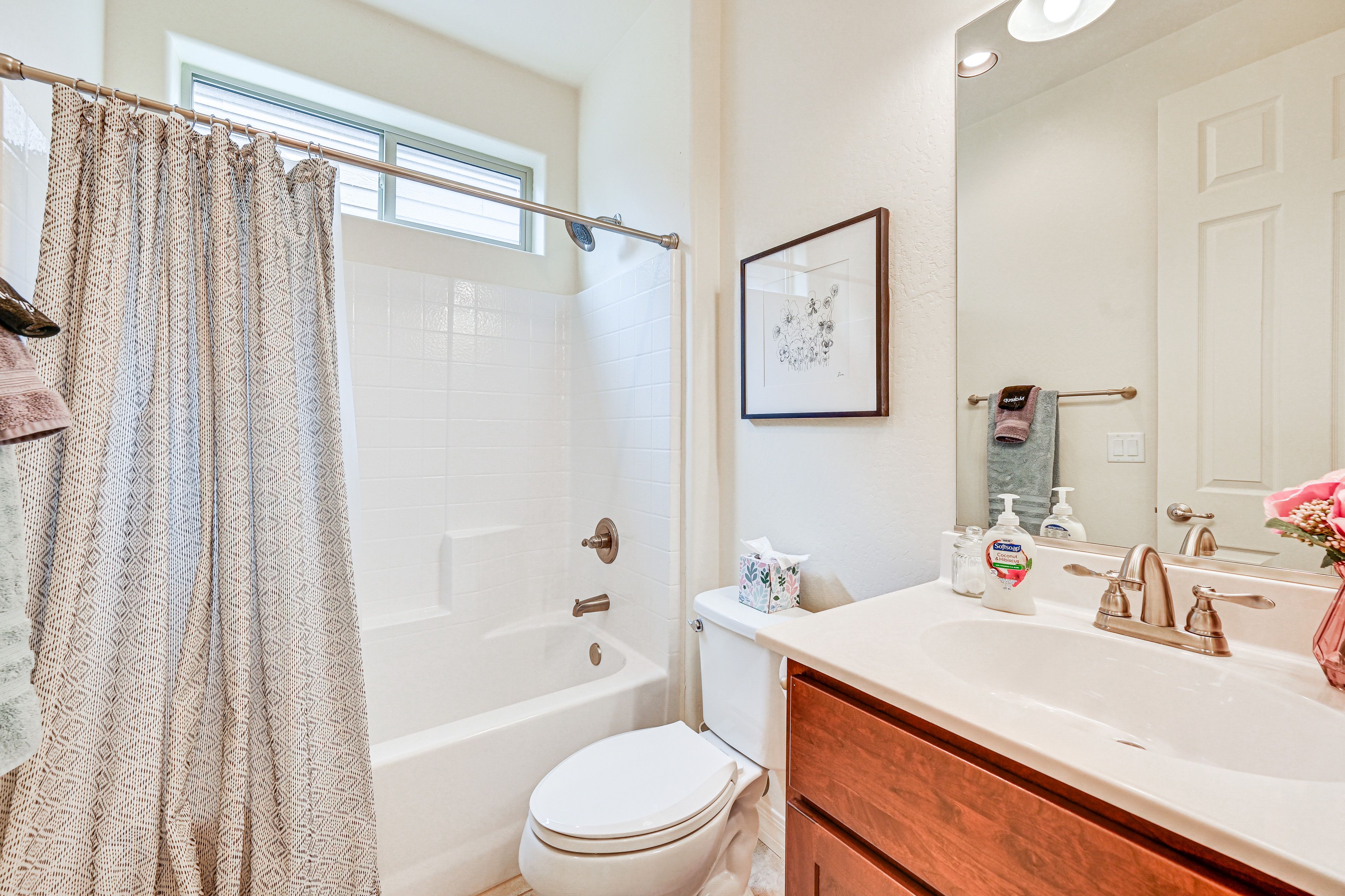 Full Bathroom | Towels Provided | 1st Floor