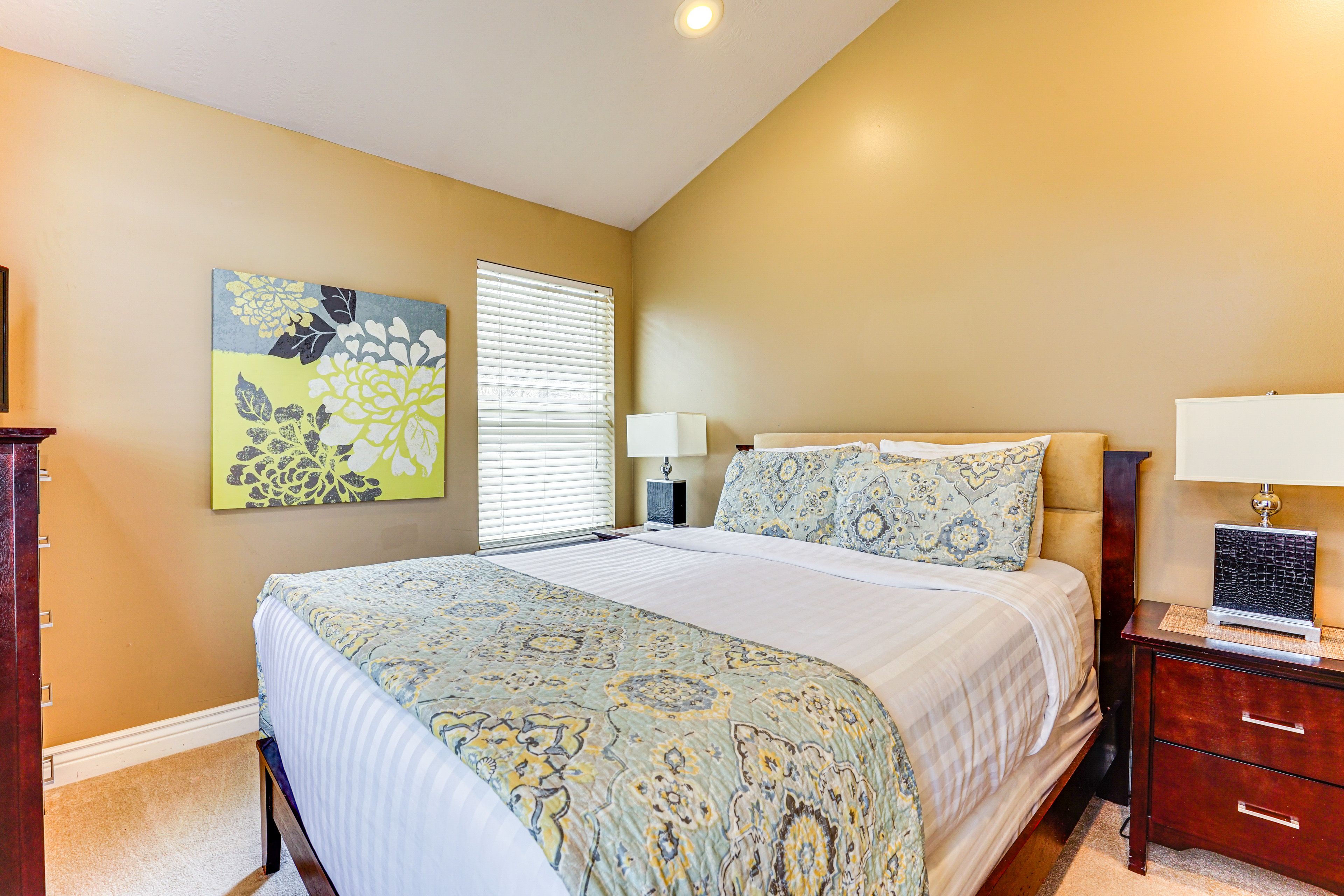 Bedroom 3 | Queen Bed | 1st Floor