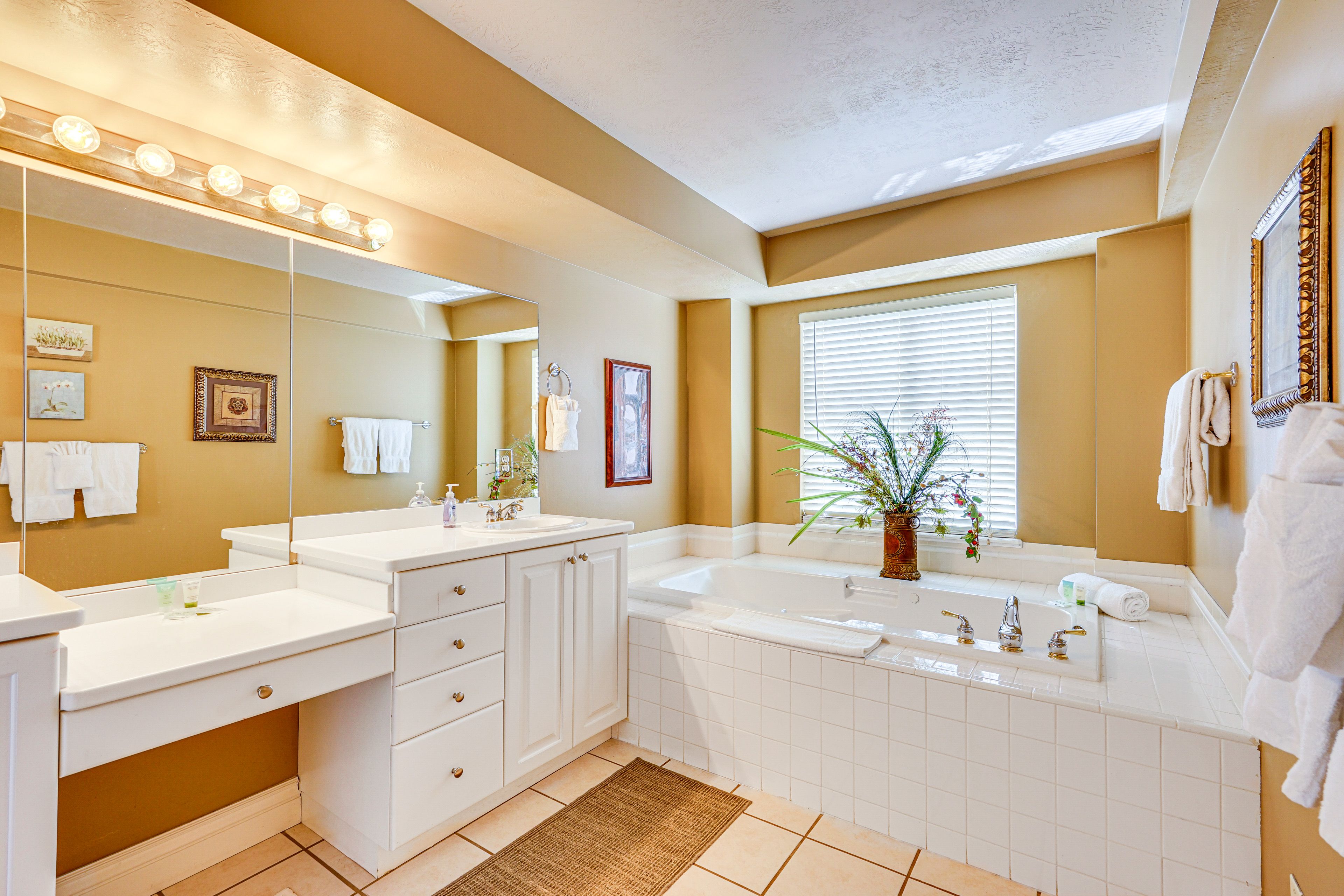 En-Suite Bathroom | 1st Floor