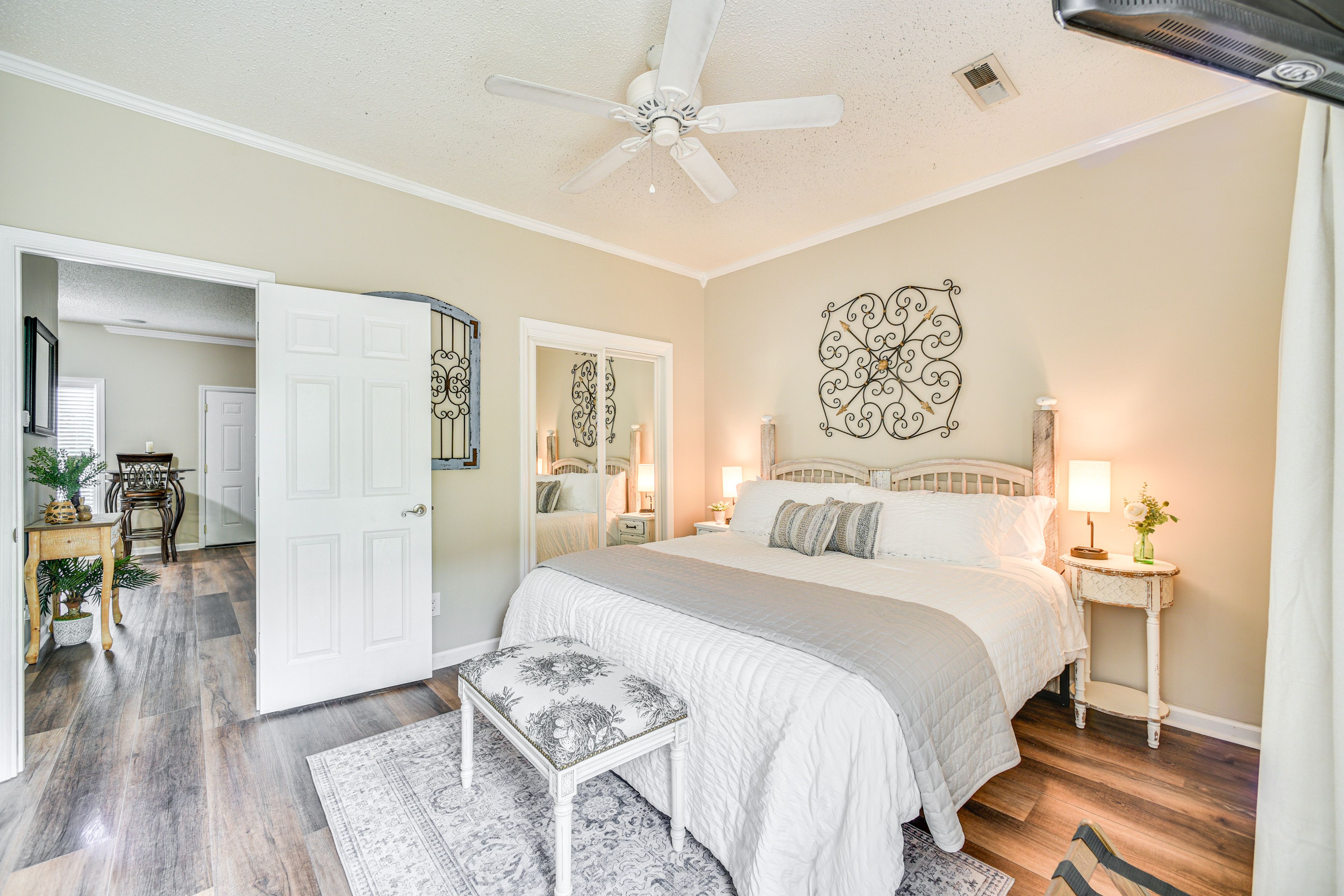Bedroom | King Bed | Linens Provided