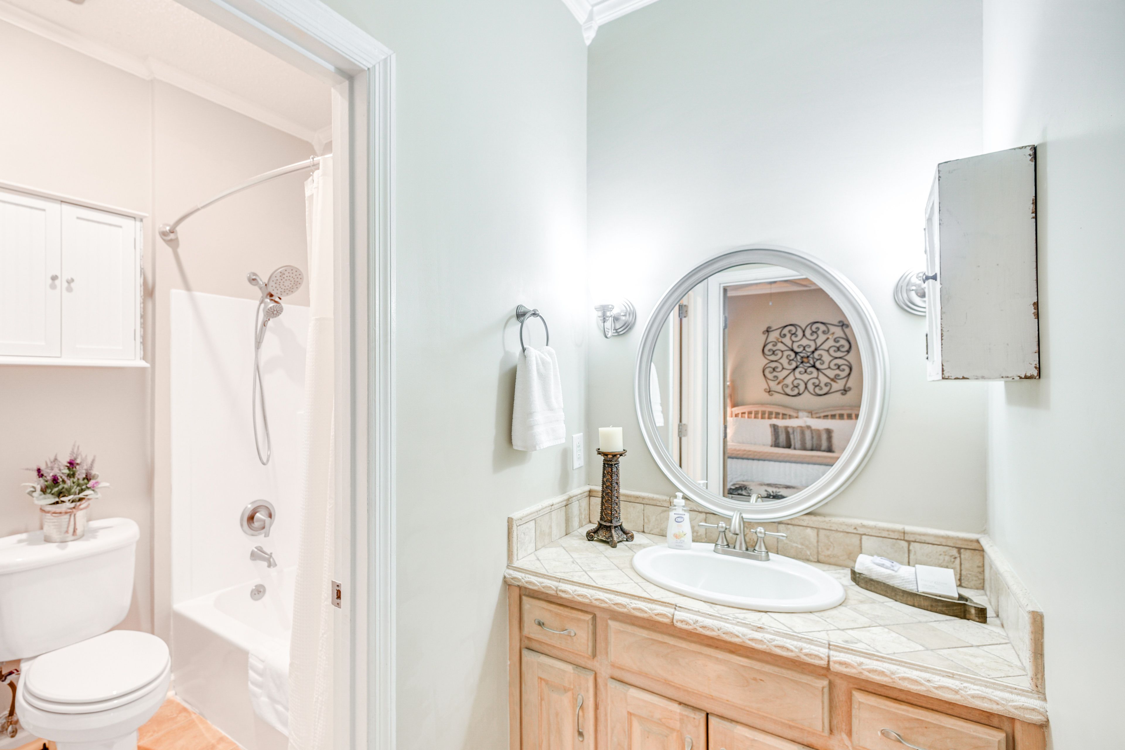 Full Bathroom | Towels Provided | Complimentary Toiletries