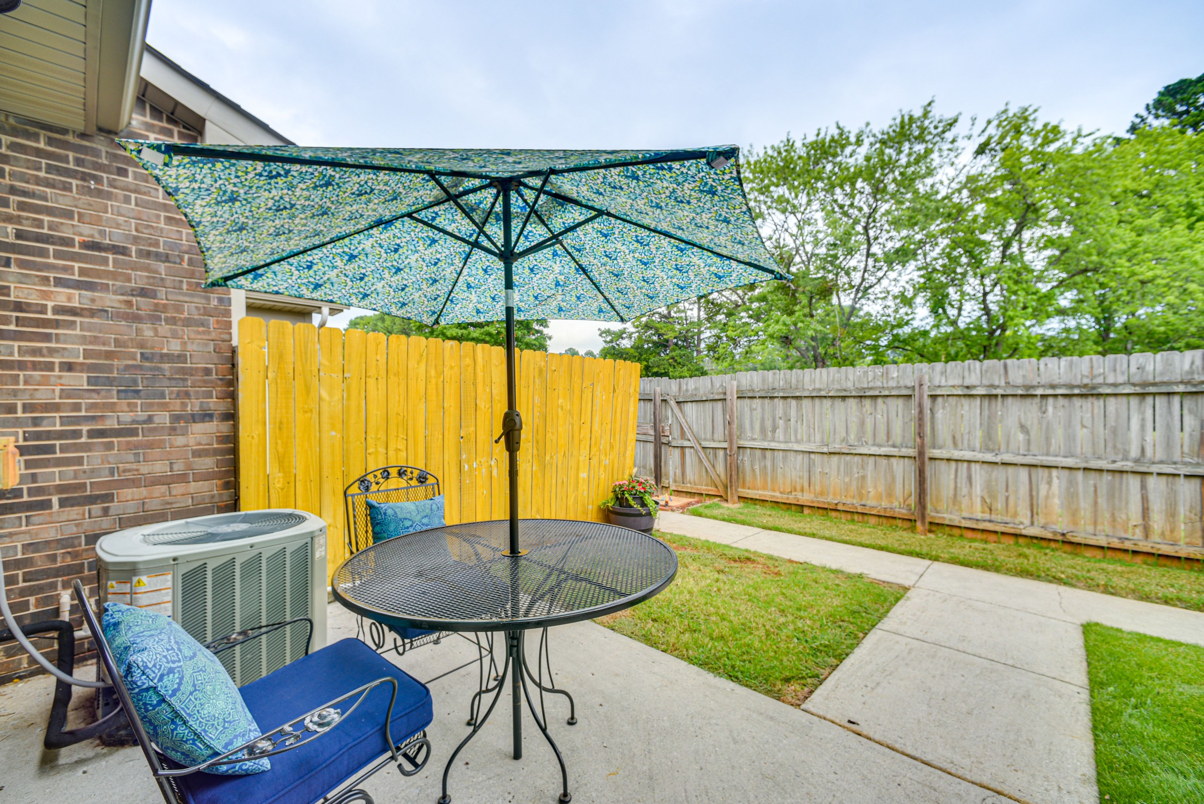 Huntsville Vacation Rental | 1BR | 1BA | Steps Required | 650 Sq Ft