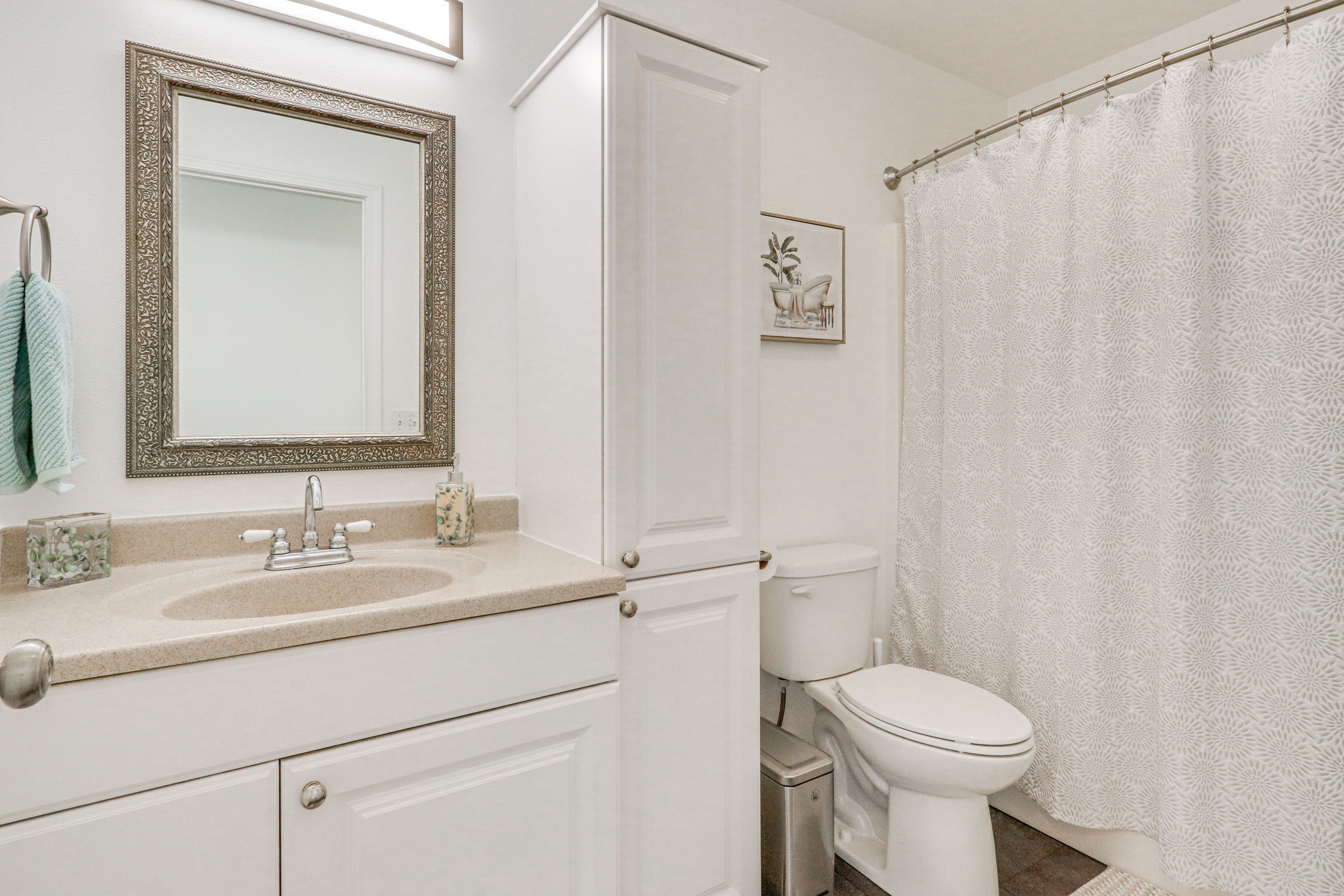 Full Bathroom | Towels Provided | Complimentary Toiletries