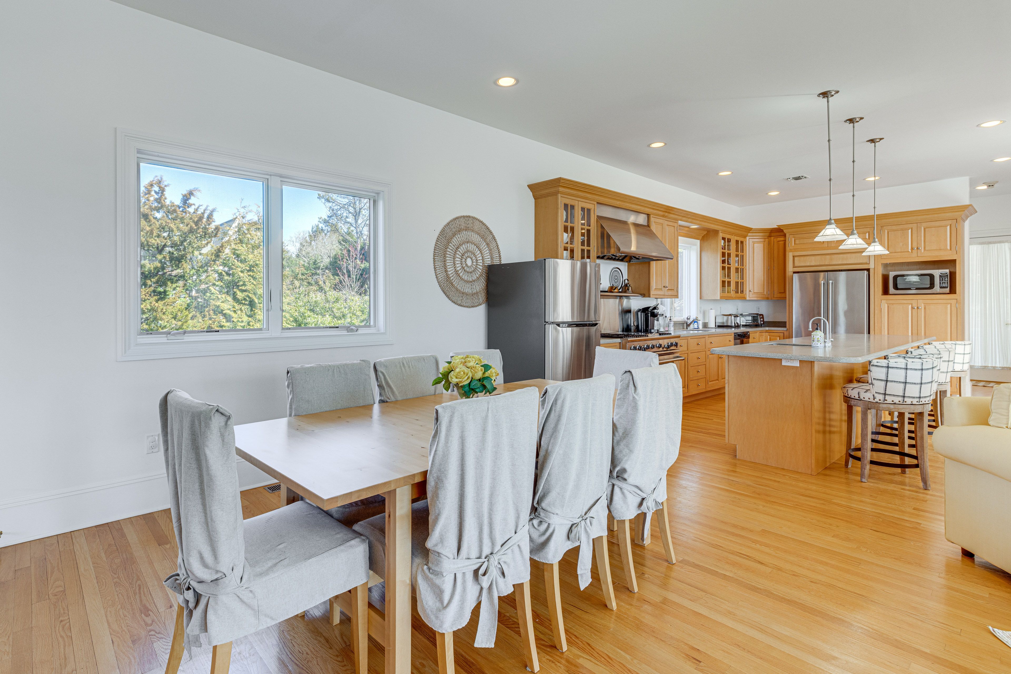 Dining Area | Dishware/Flatware Provided | Main Floor