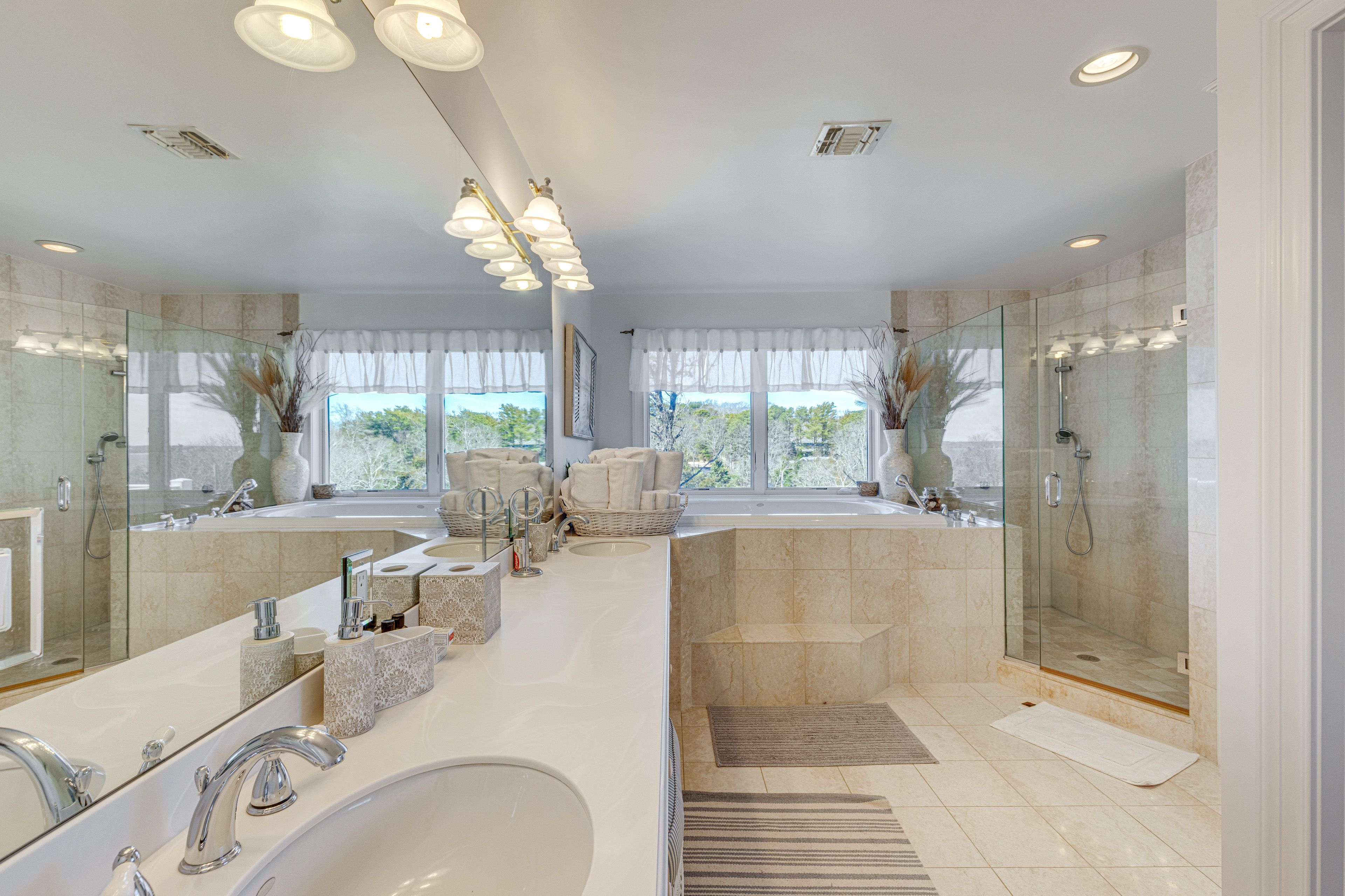 Bathroom | Complimentary Toiletries | Towels Provided | Upper Level
