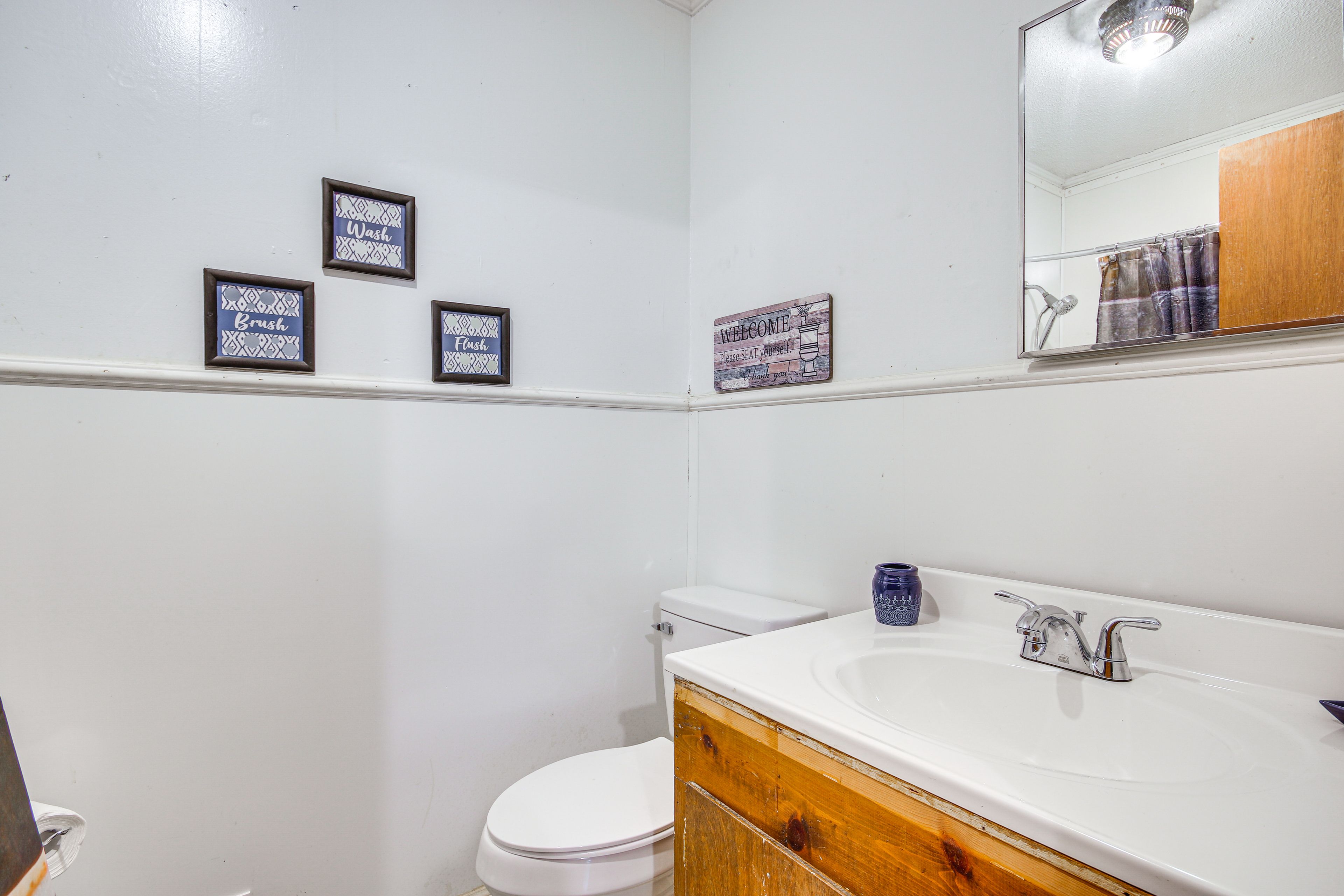 Full Bathroom | Towels Provided | Hair Dryer