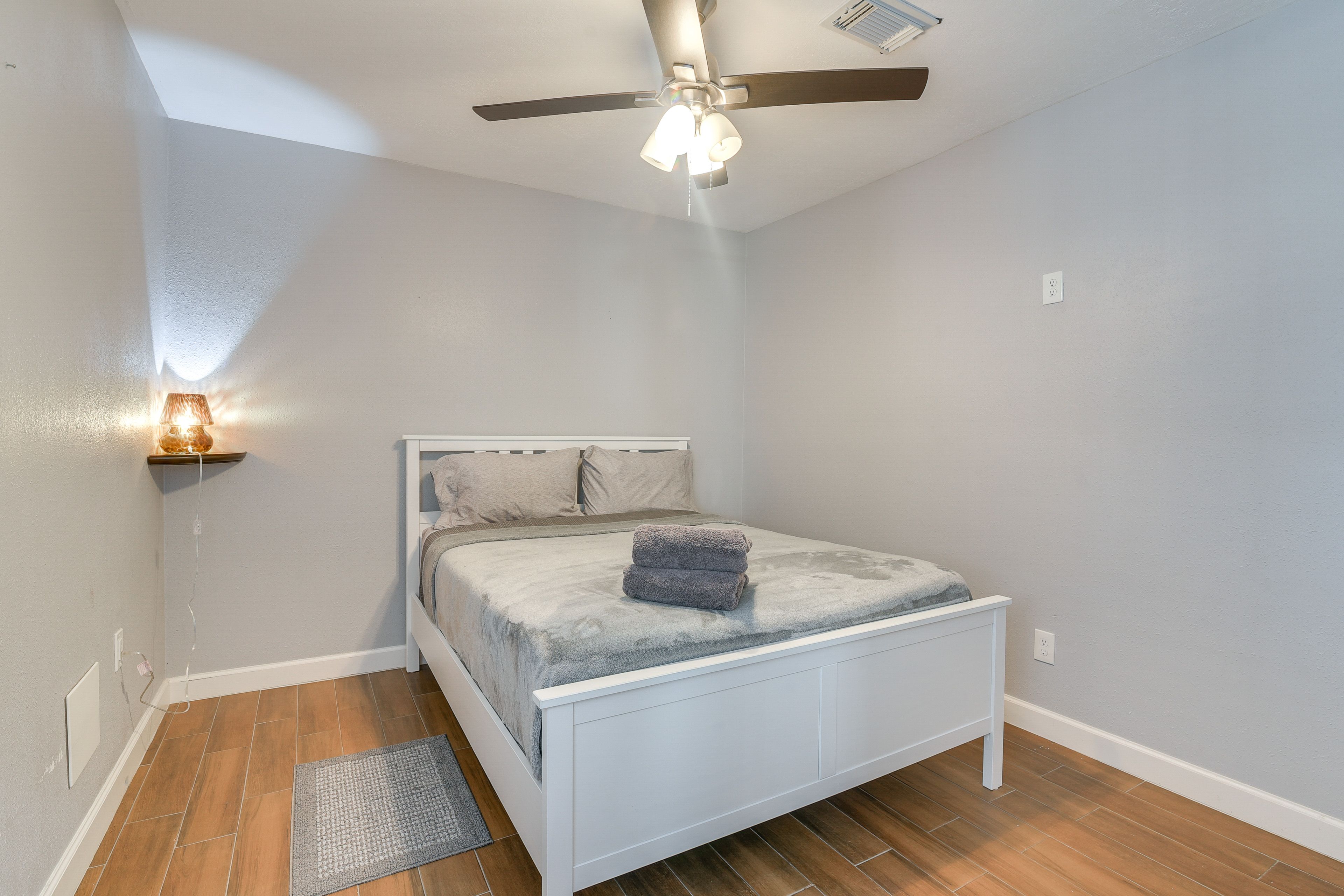 Bedroom 2 | Queen Bed