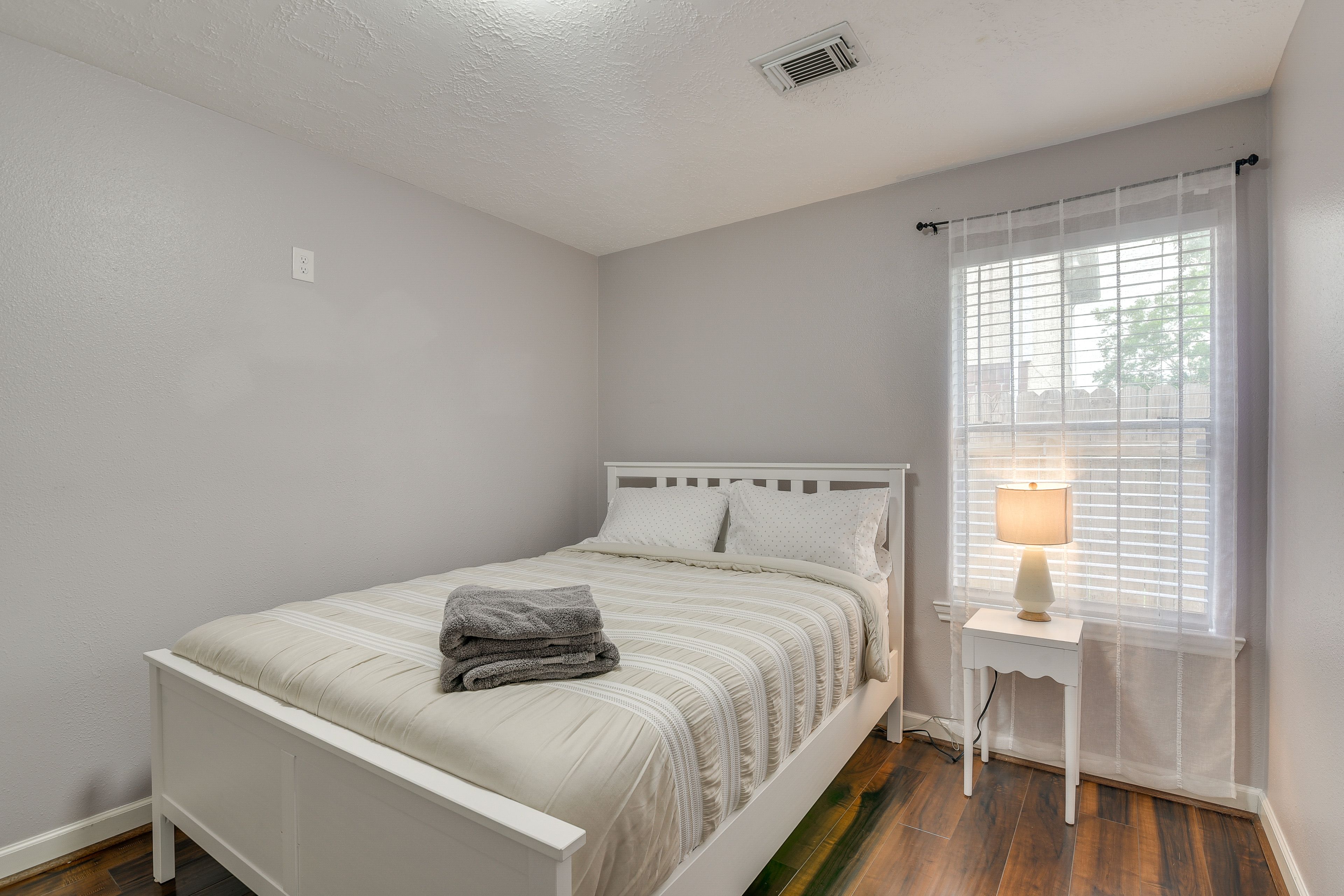 Bedroom 4 | Queen Bed