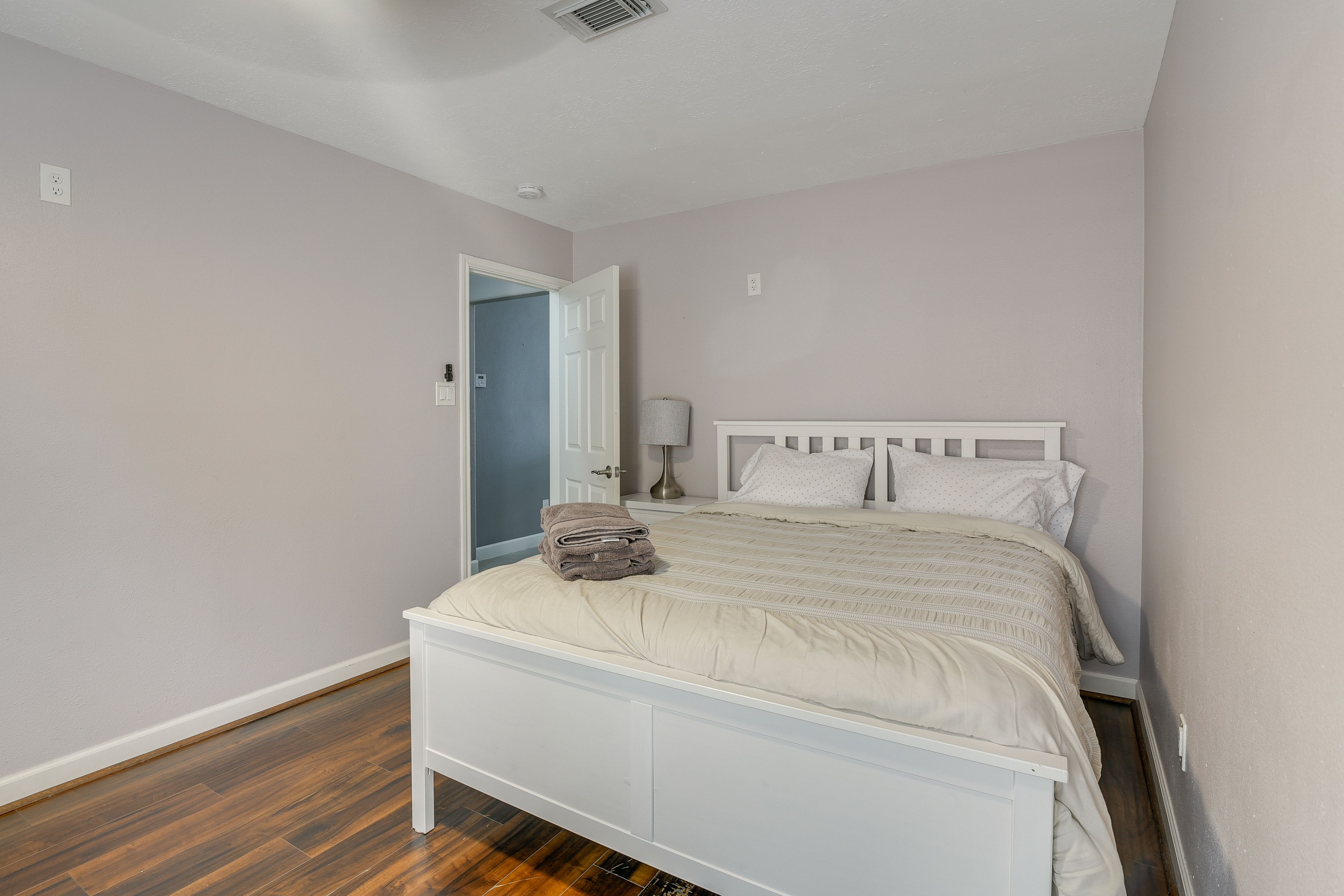 Bedroom 5 | Queen Bed
