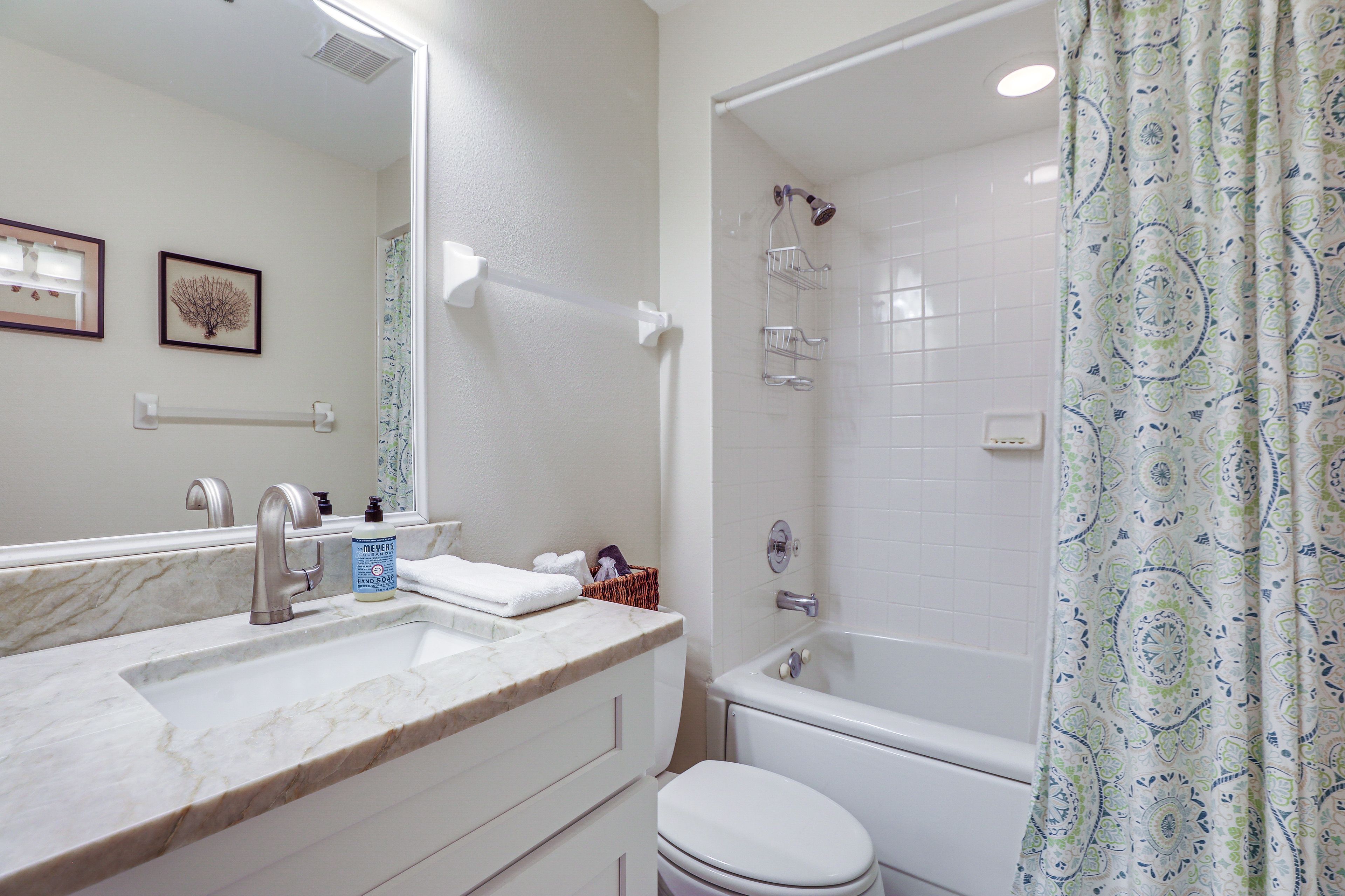 Full Bathroom | Upper Level
