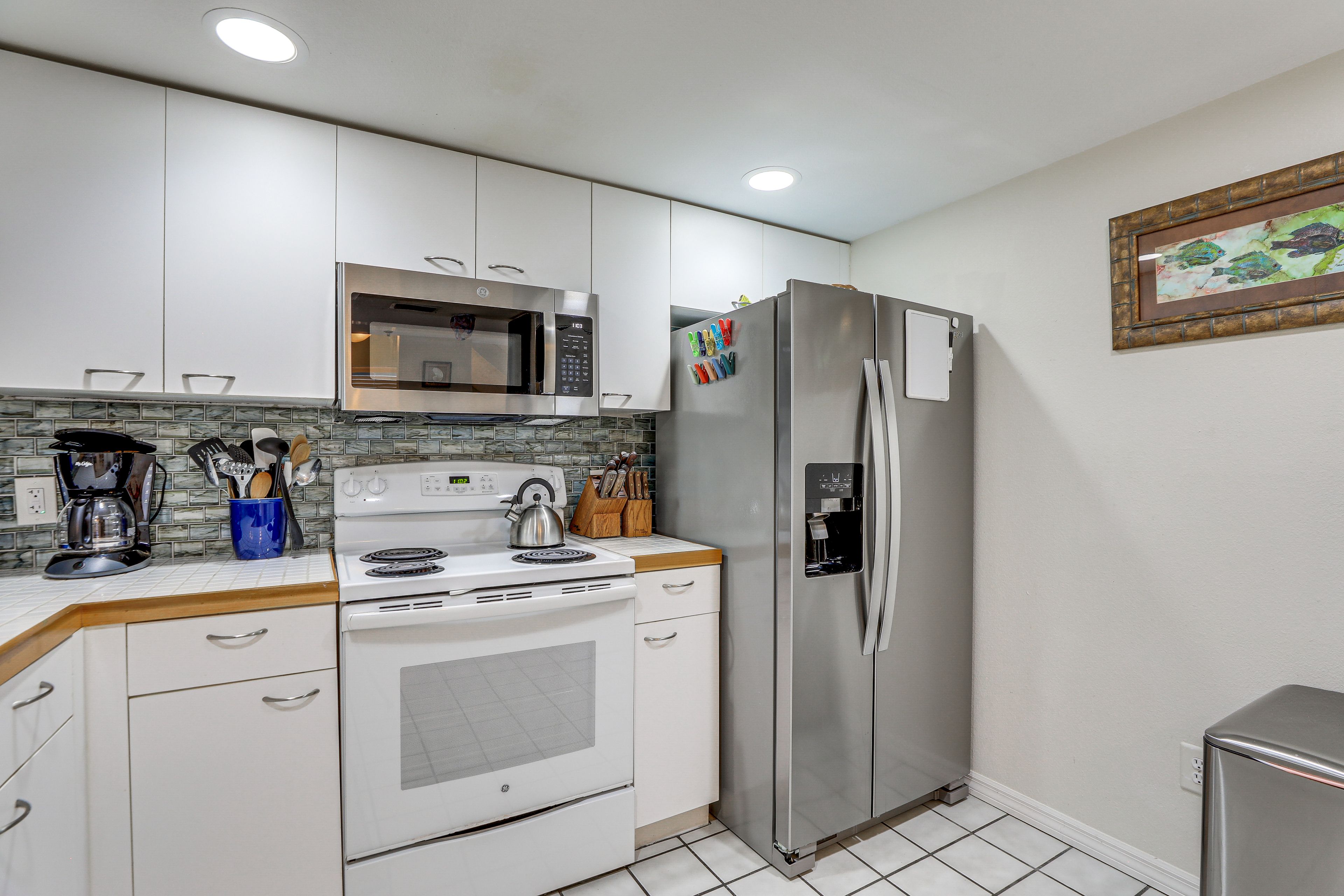 Kitchen | Cooking Basics | Drip & Keurig Coffee Makers | Kettle | Main Level