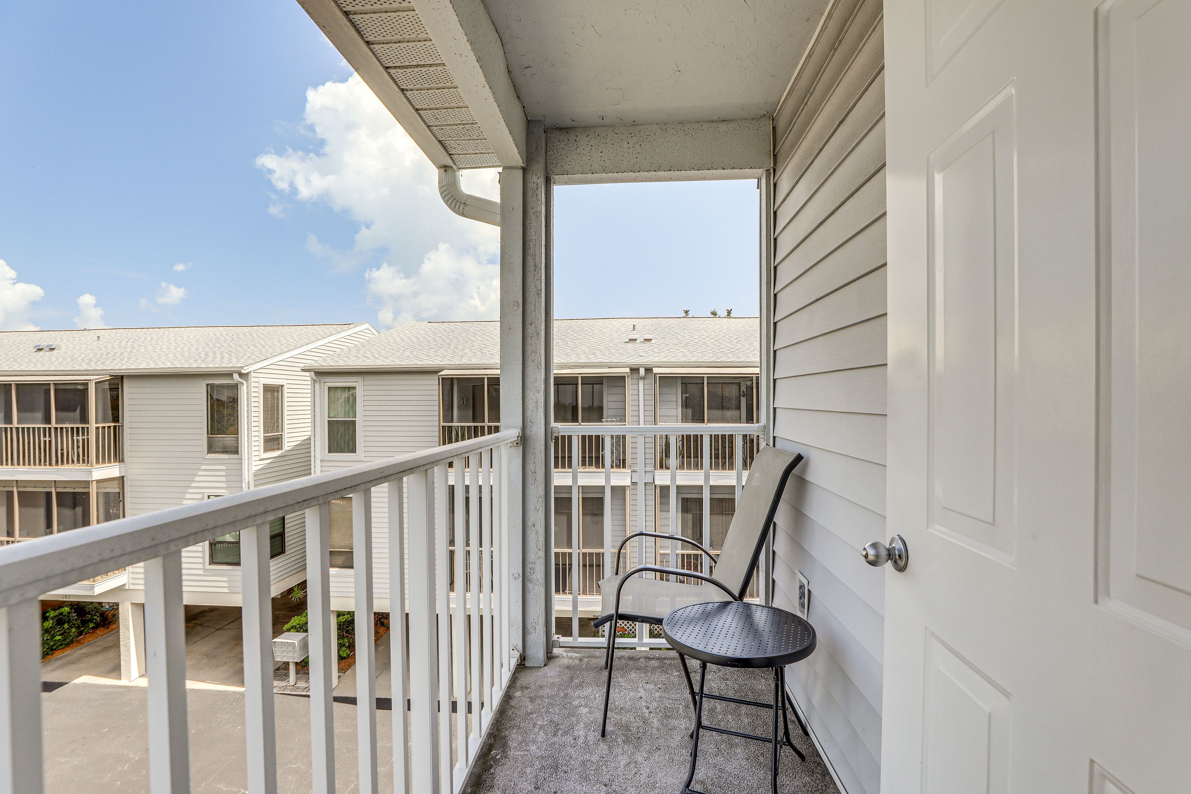 Private Balcony | Upper Level