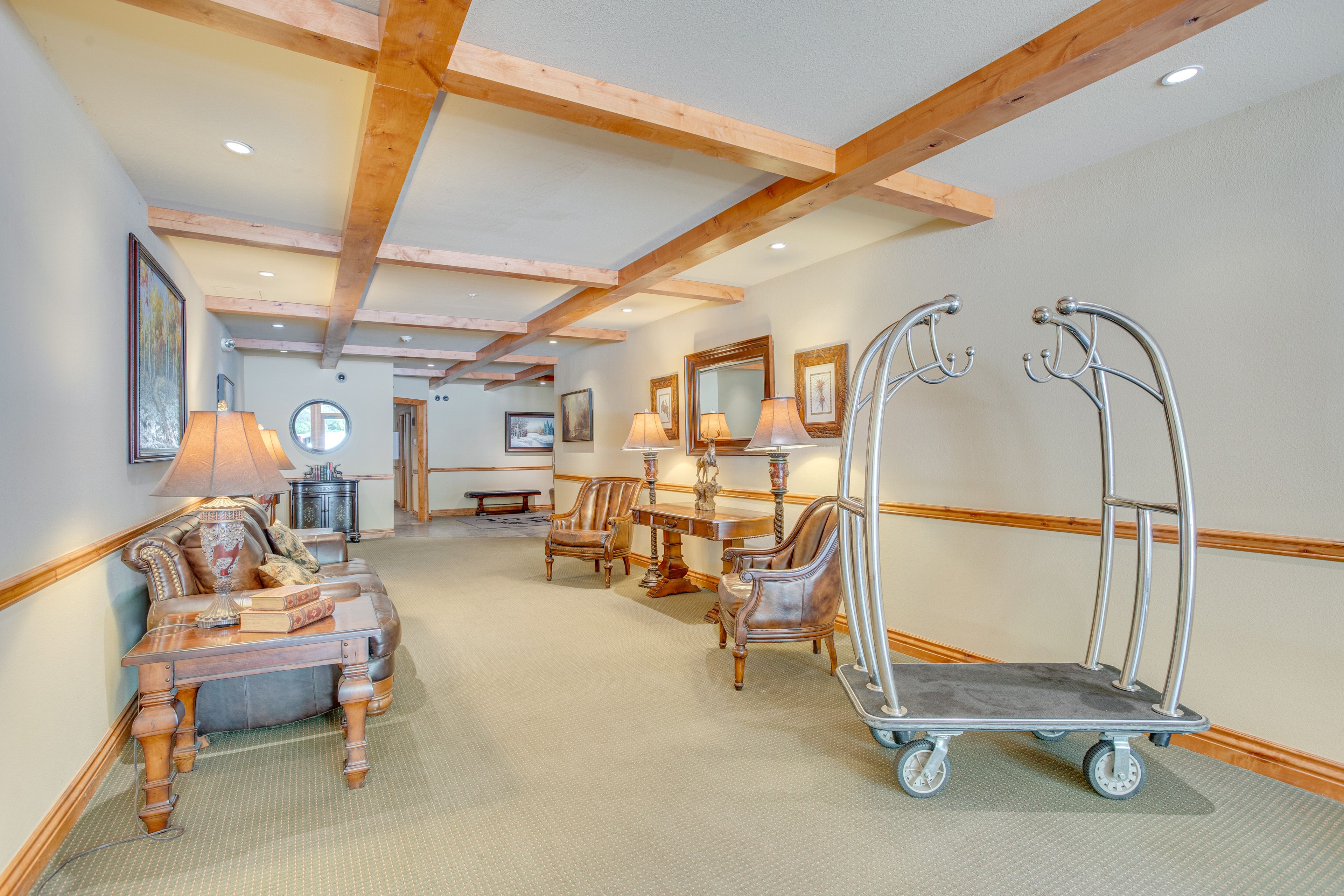 Community Amenities | Building Lobby