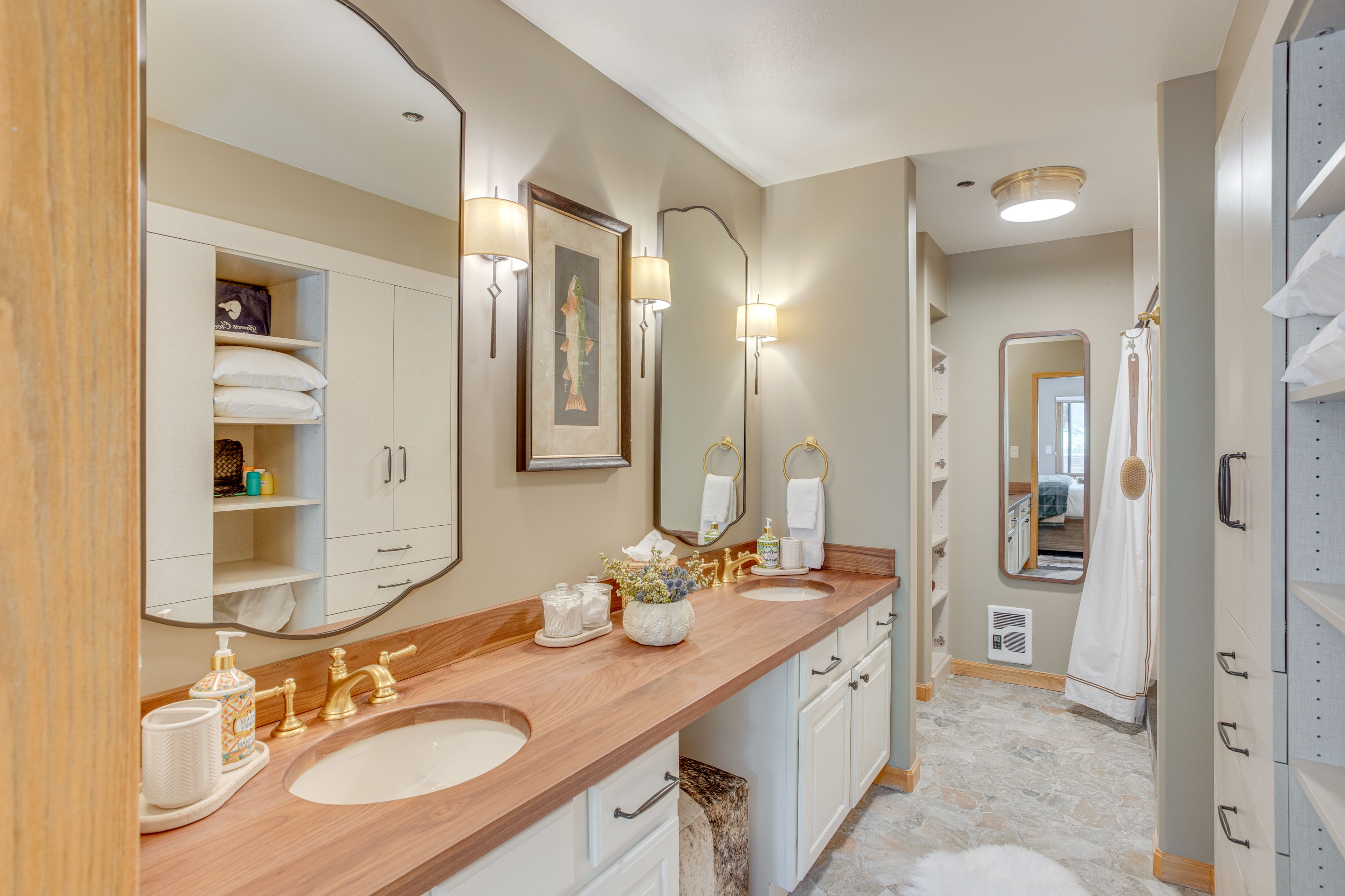 Full Bathroom | Complimentary Toiletries