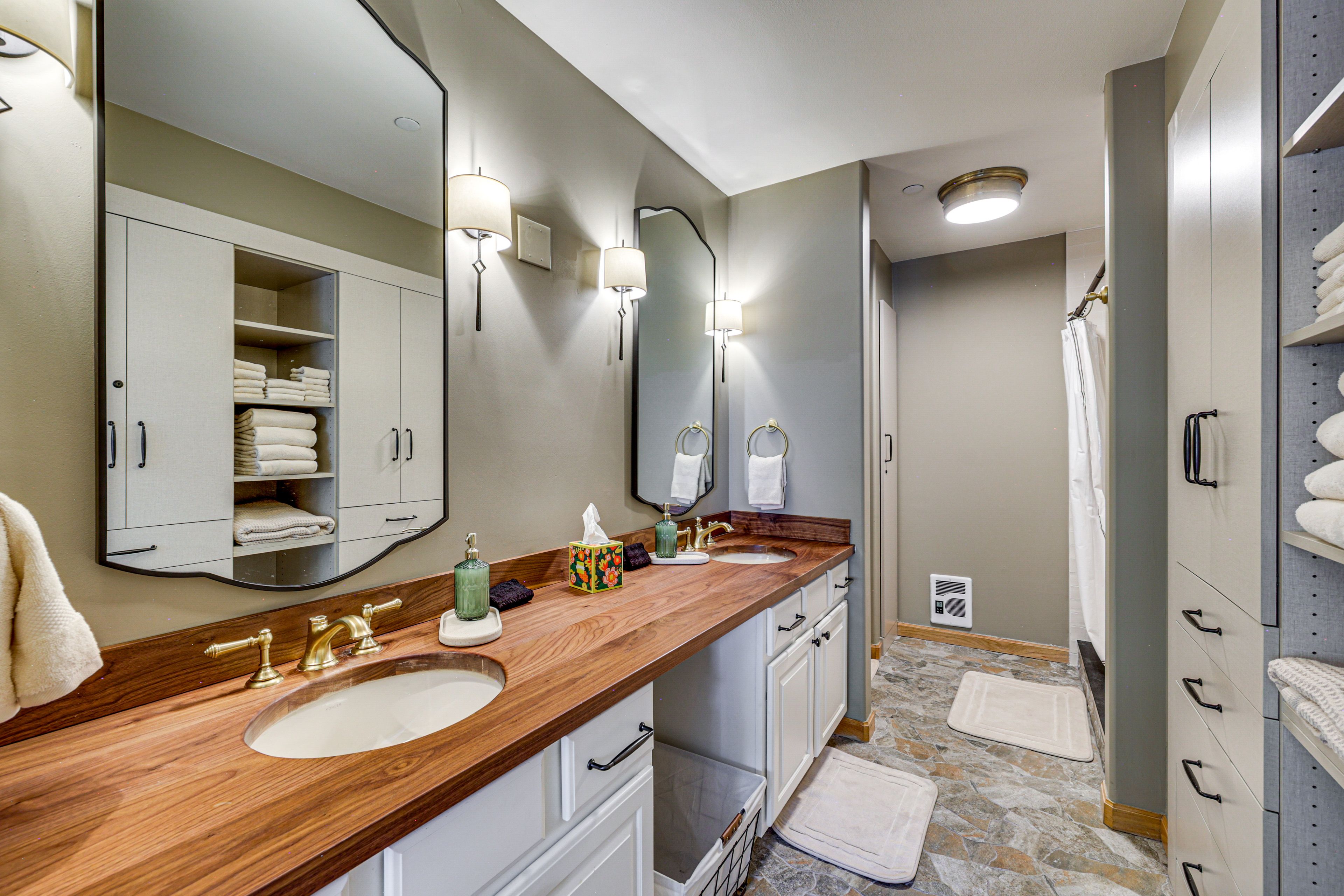 En-Suite Bathroom | Closet Storage