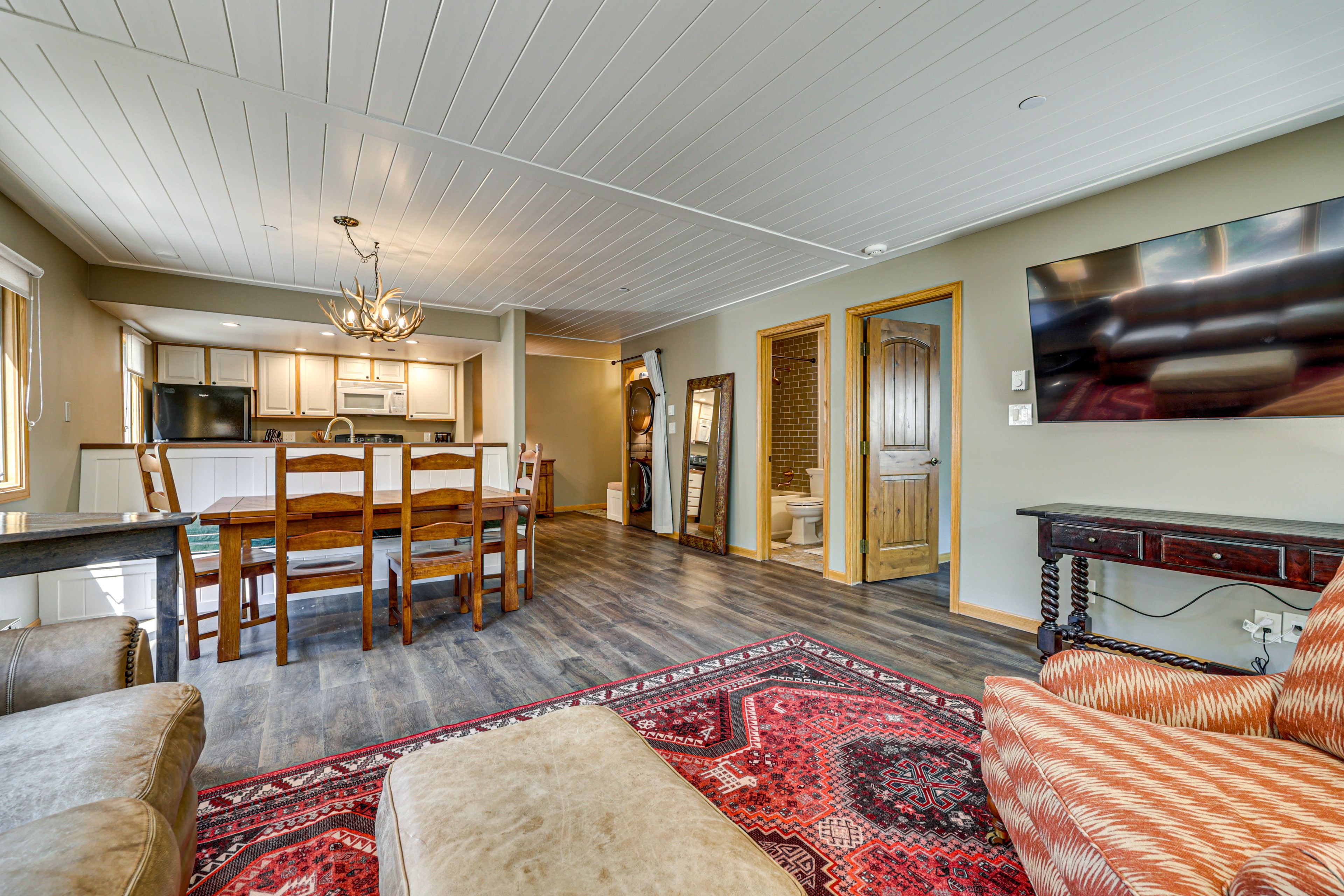 Living Room | Queen Sleeper Sofa | Wood-Burning Fireplace | Smart TVs