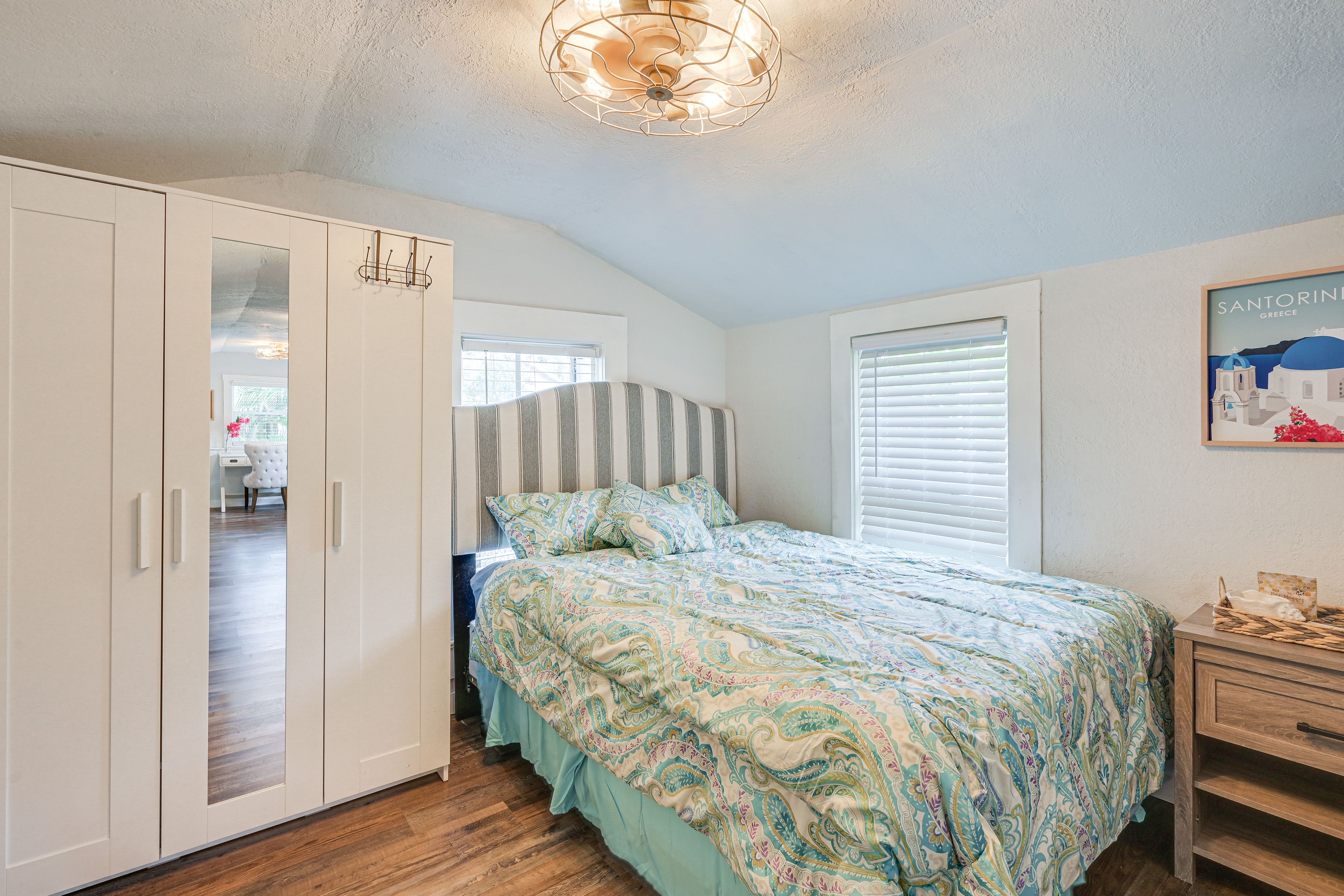 Studio | Queen Bed