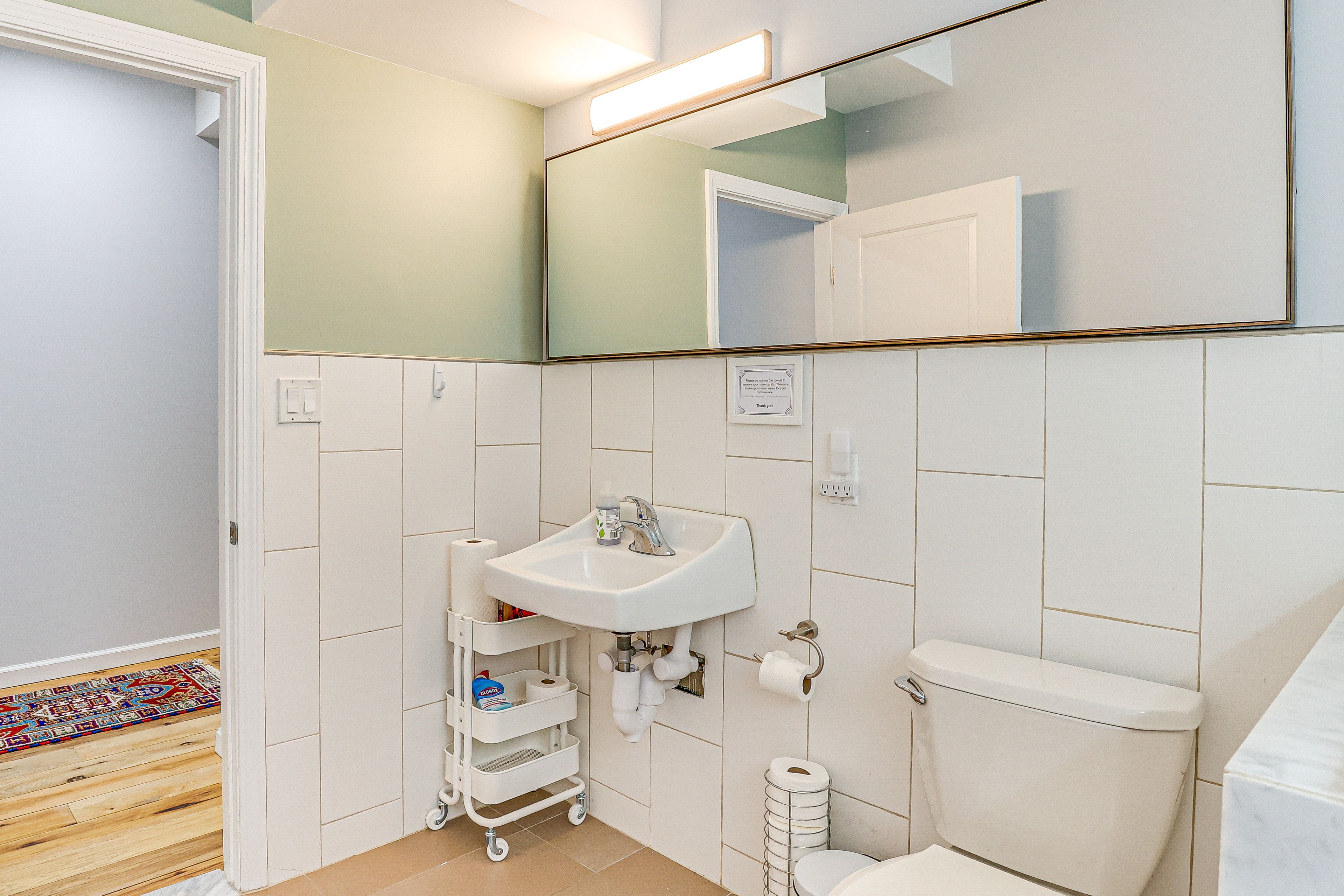 Full Bathroom | Towels Provided | Complimentary Toiletries