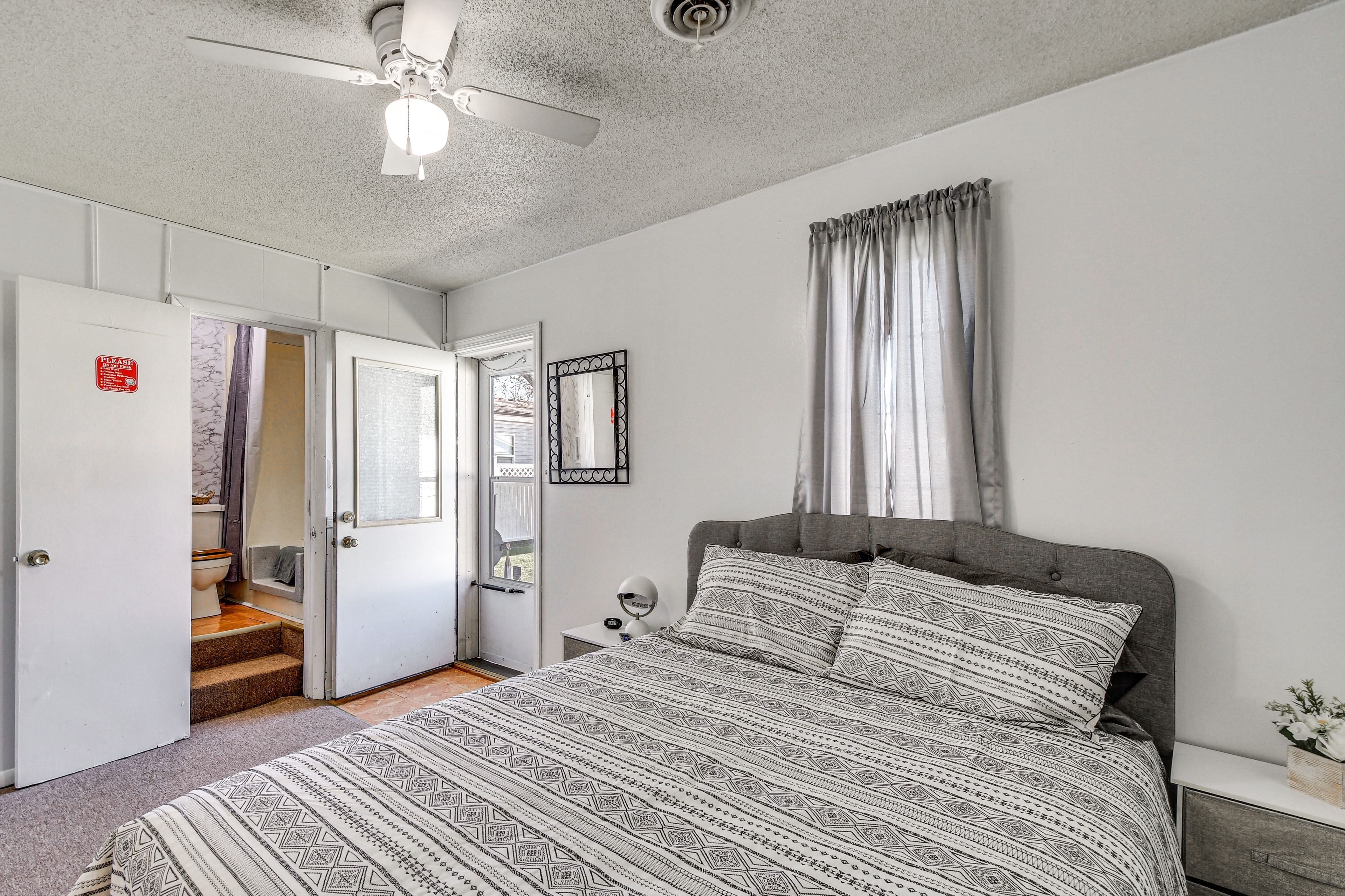Bedroom 2 | Queen Bed