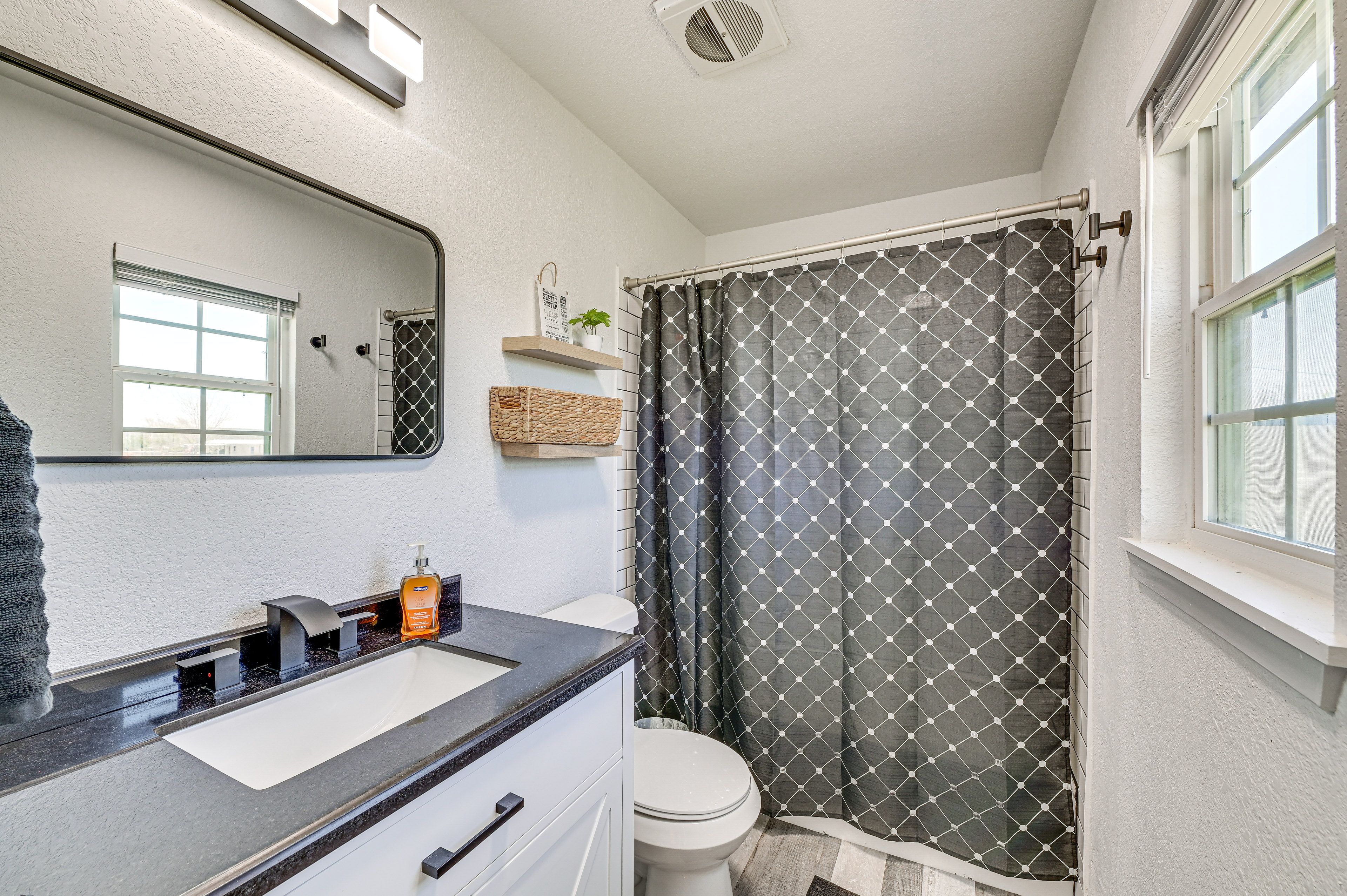 En-Suite Bathroom | Complimentary Toiletries
