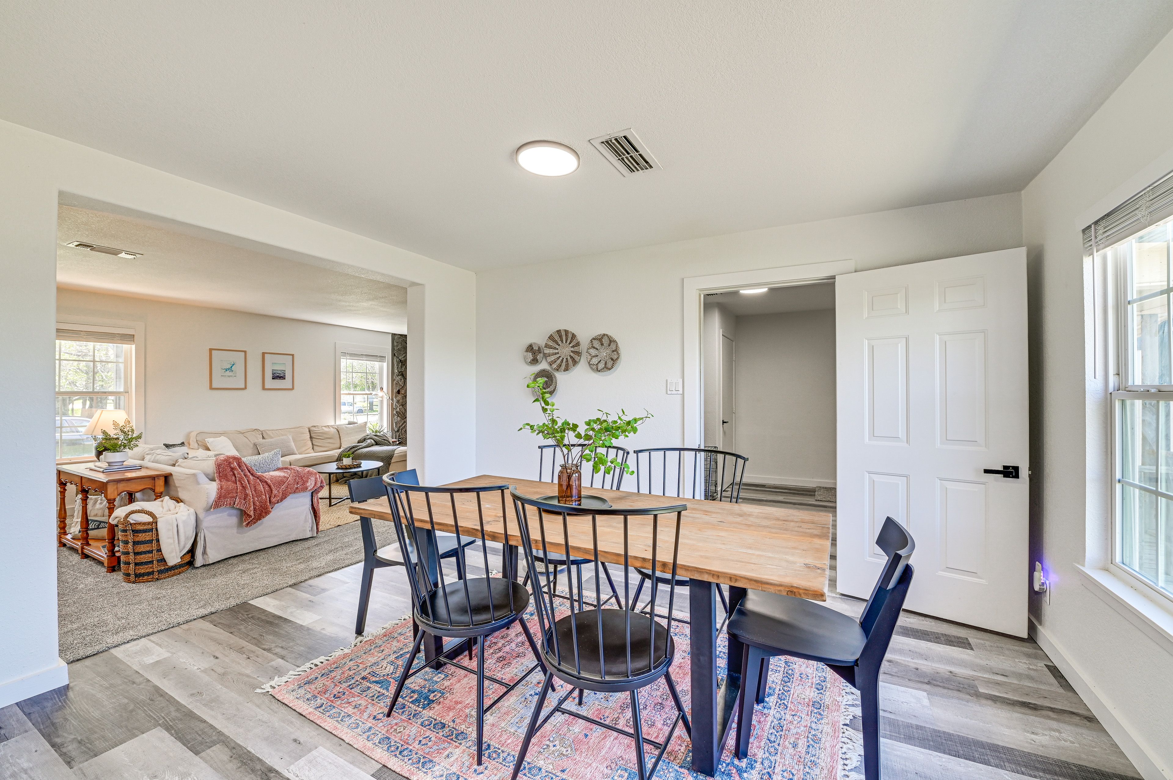 Dining Room | Dishware/Flatware Provided