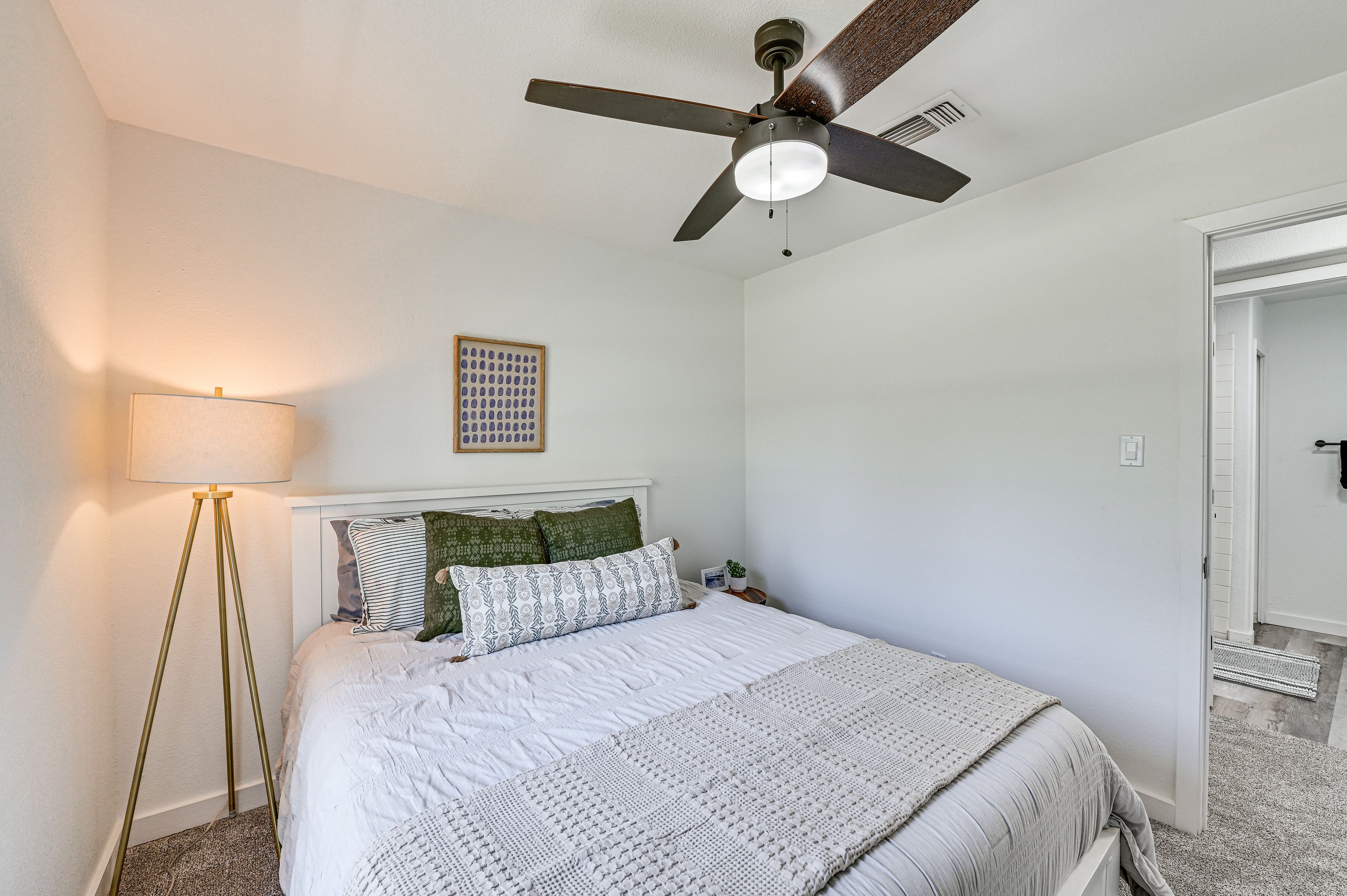 Bedroom 2 | Queen Bed