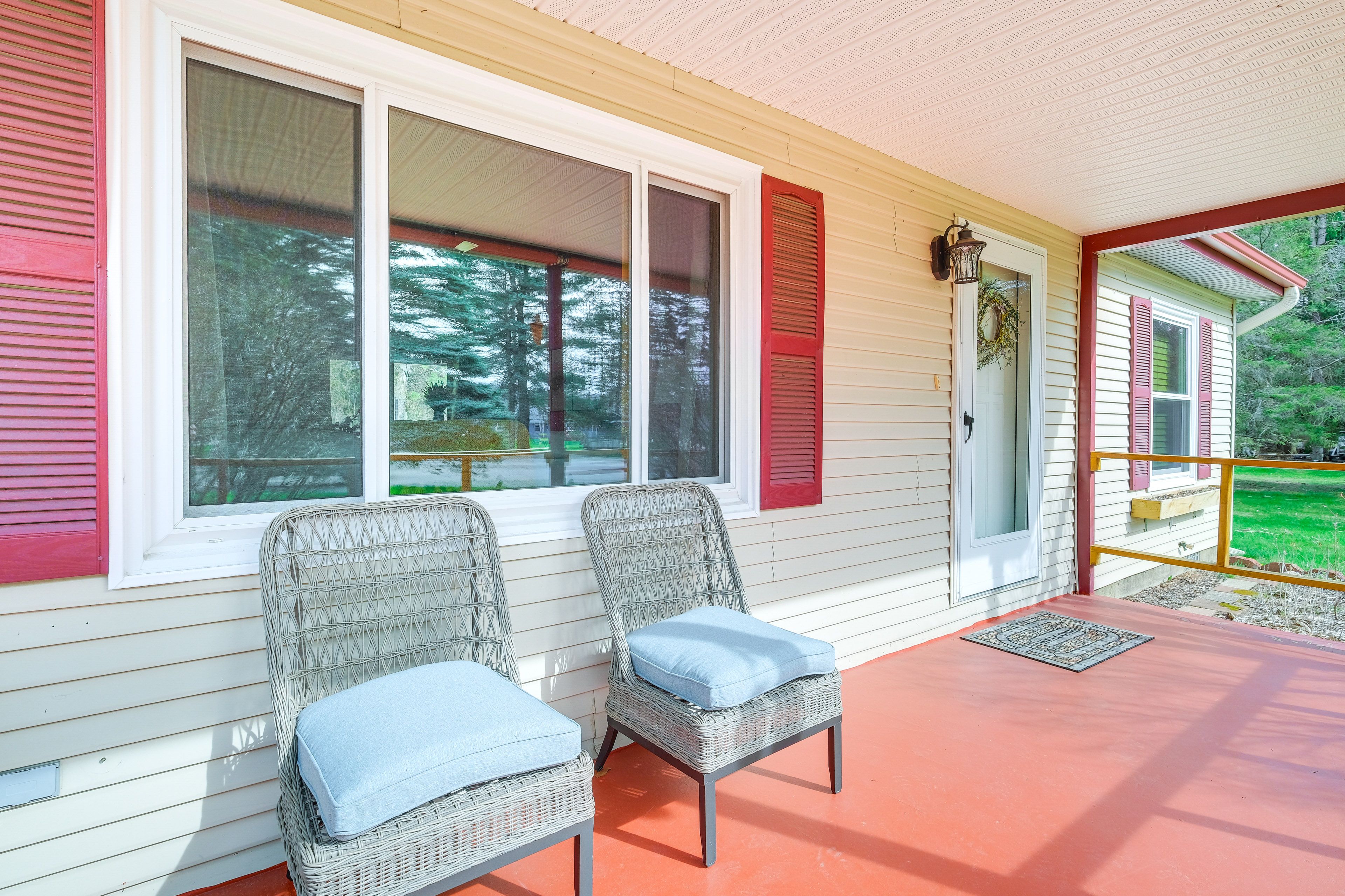 Covered Porch | Outdoor Seating