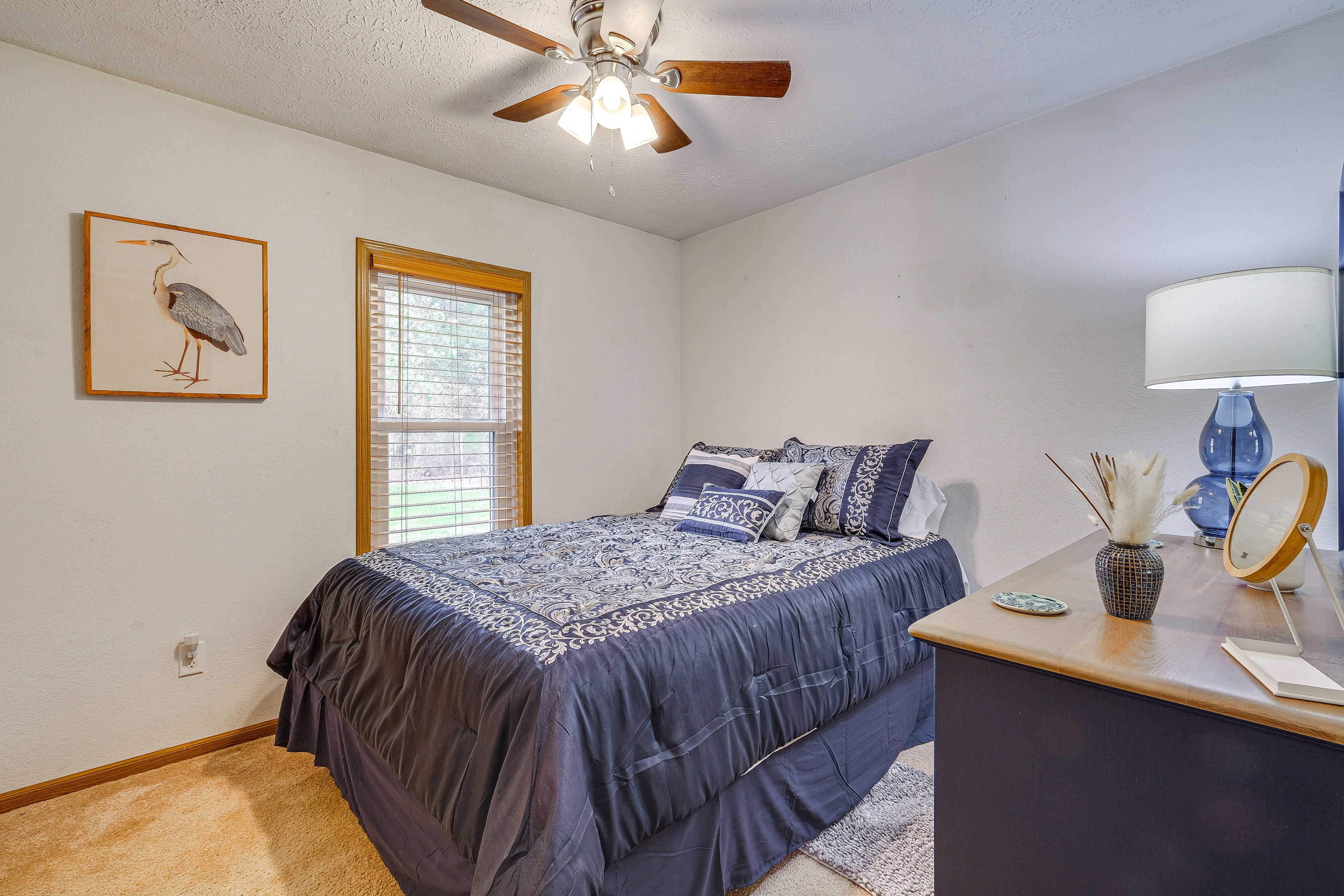 Bedroom 2 | Queen Bed