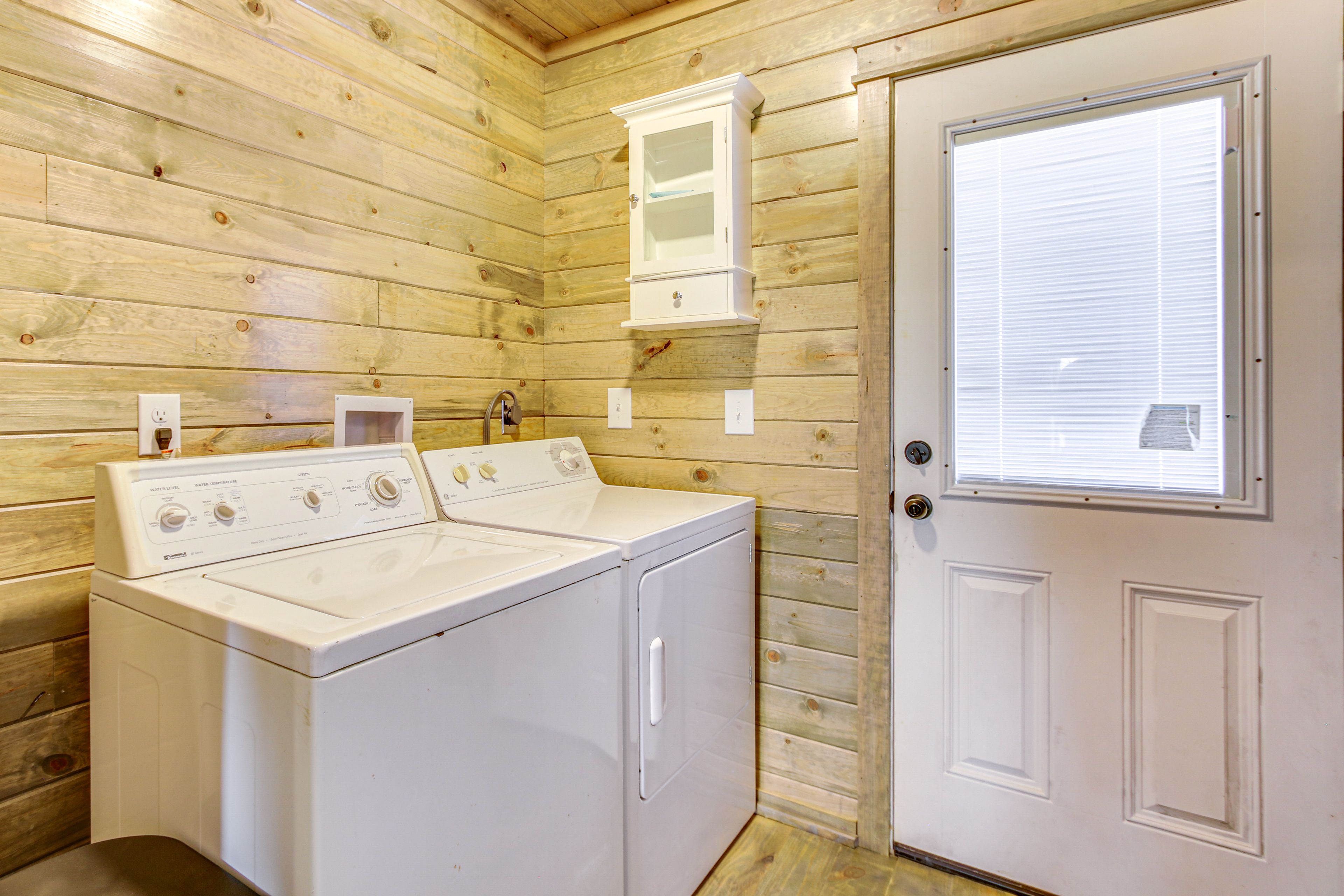 Laundry Area | 1st Floor | Washer/Dryer | Hangers | Trash Bags/Paper Towels