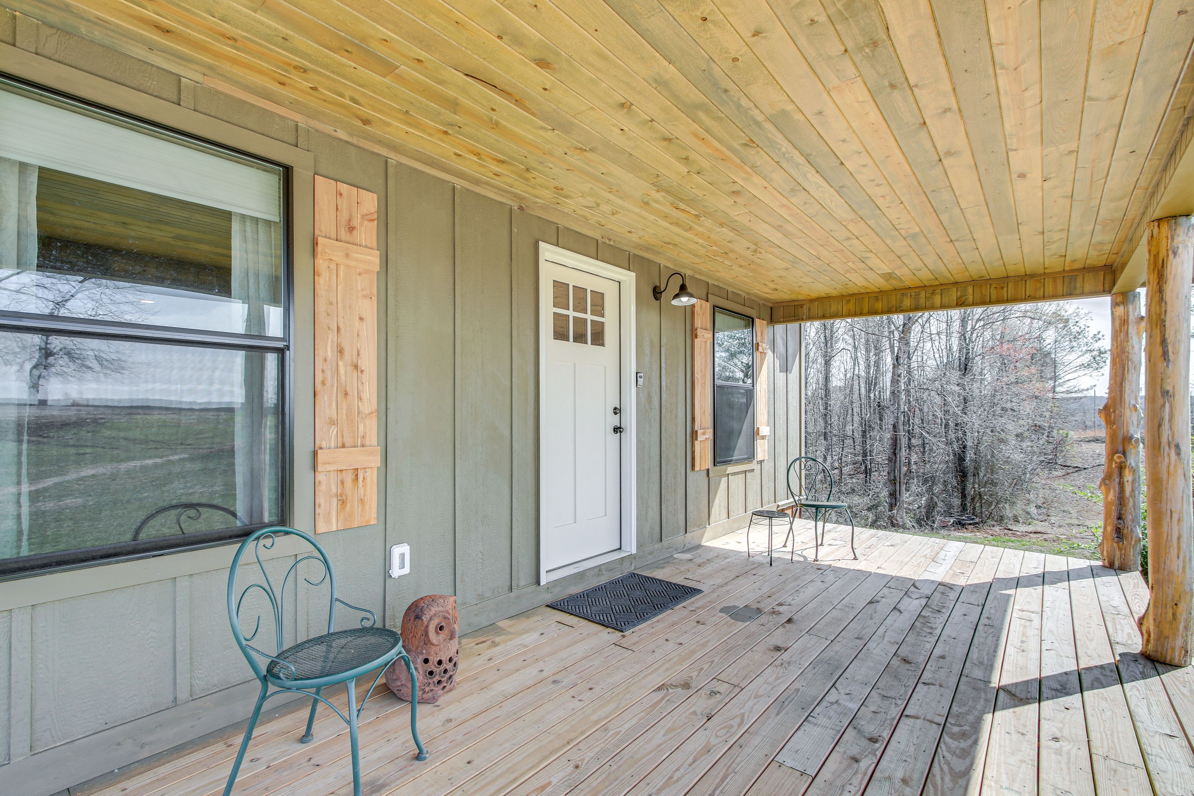 Covered Porch | Outdoor Seating