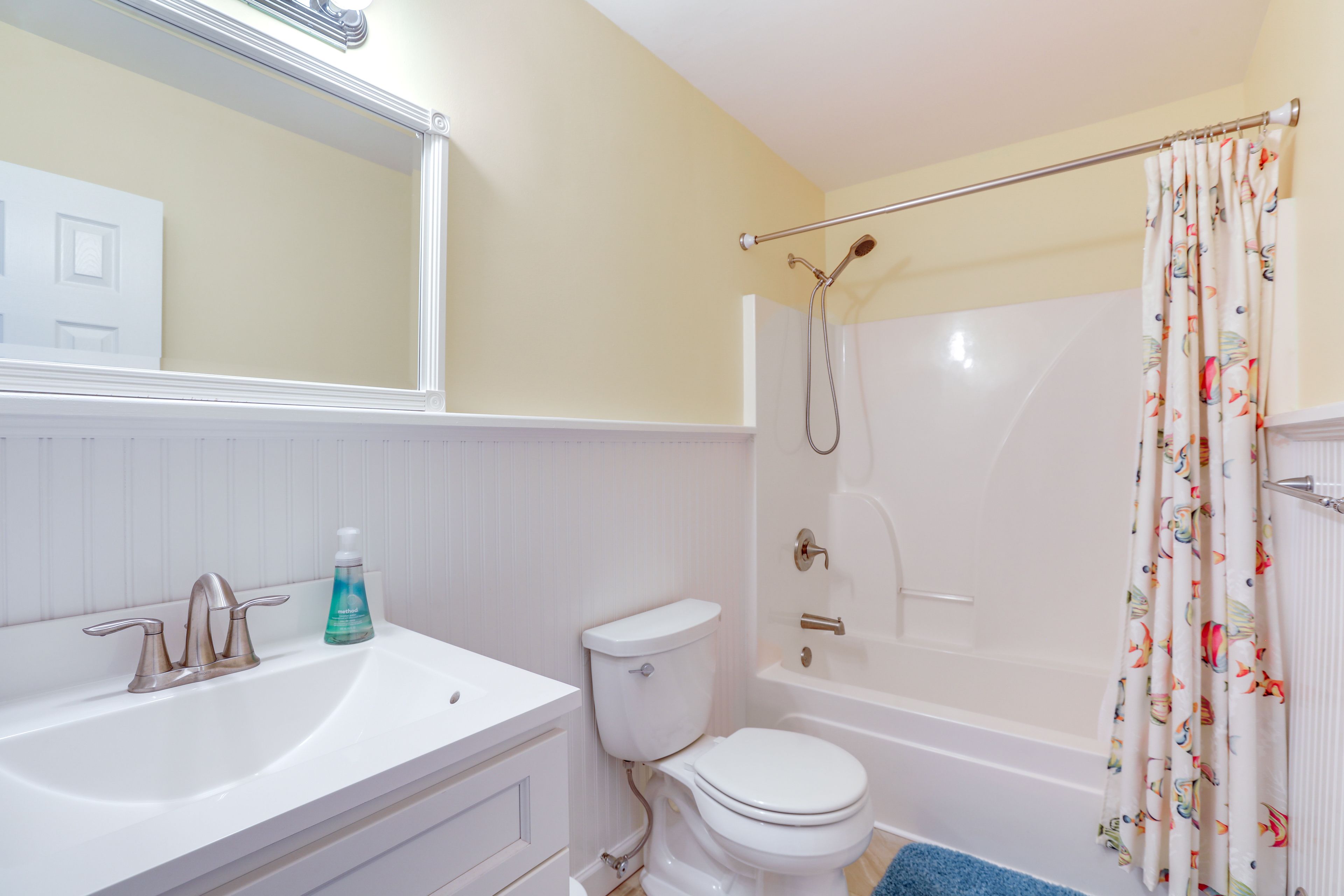 Full Bathroom | Complimentary Toiletries