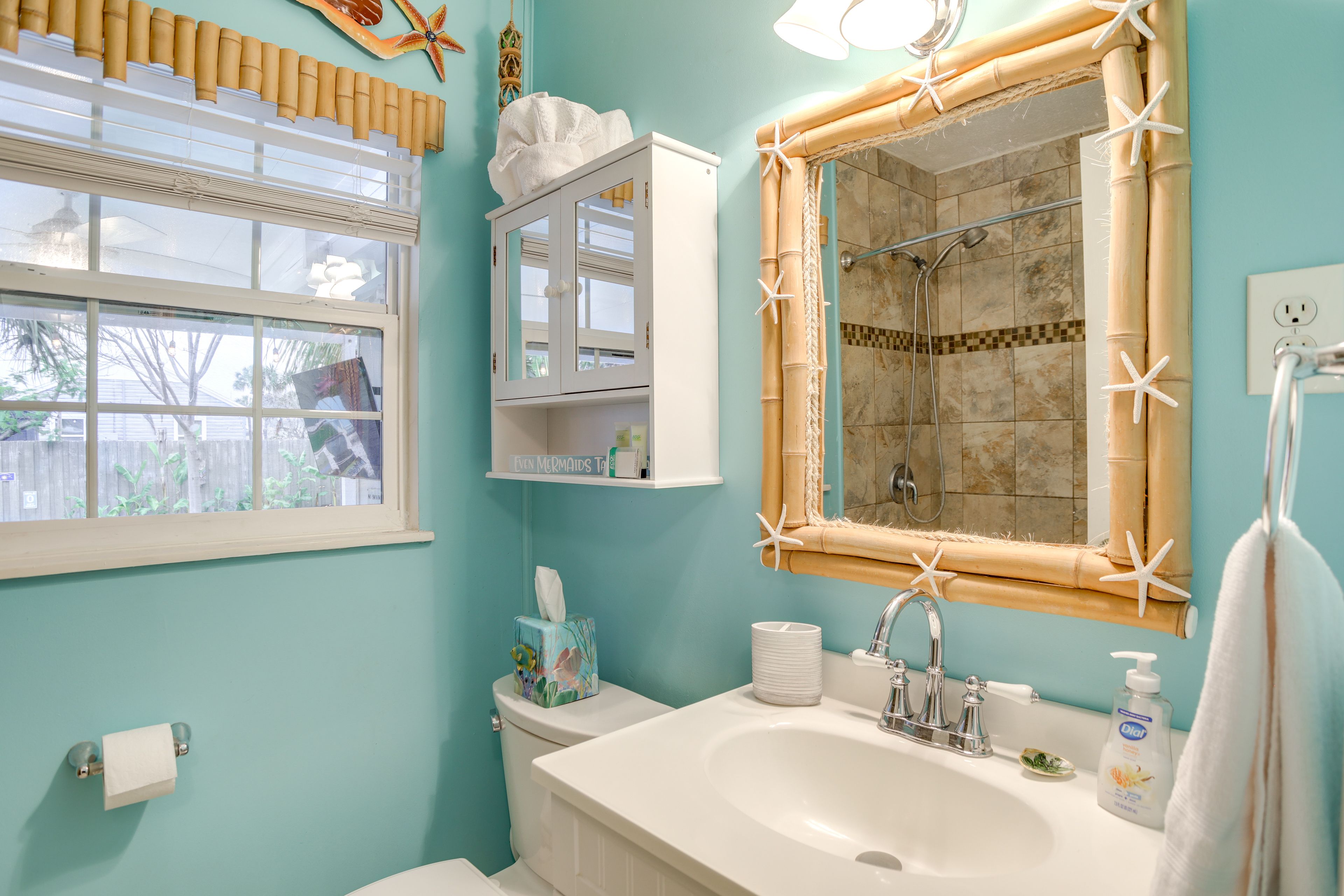 Full Bathroom | Towels Provided | Complimentary Toiletries