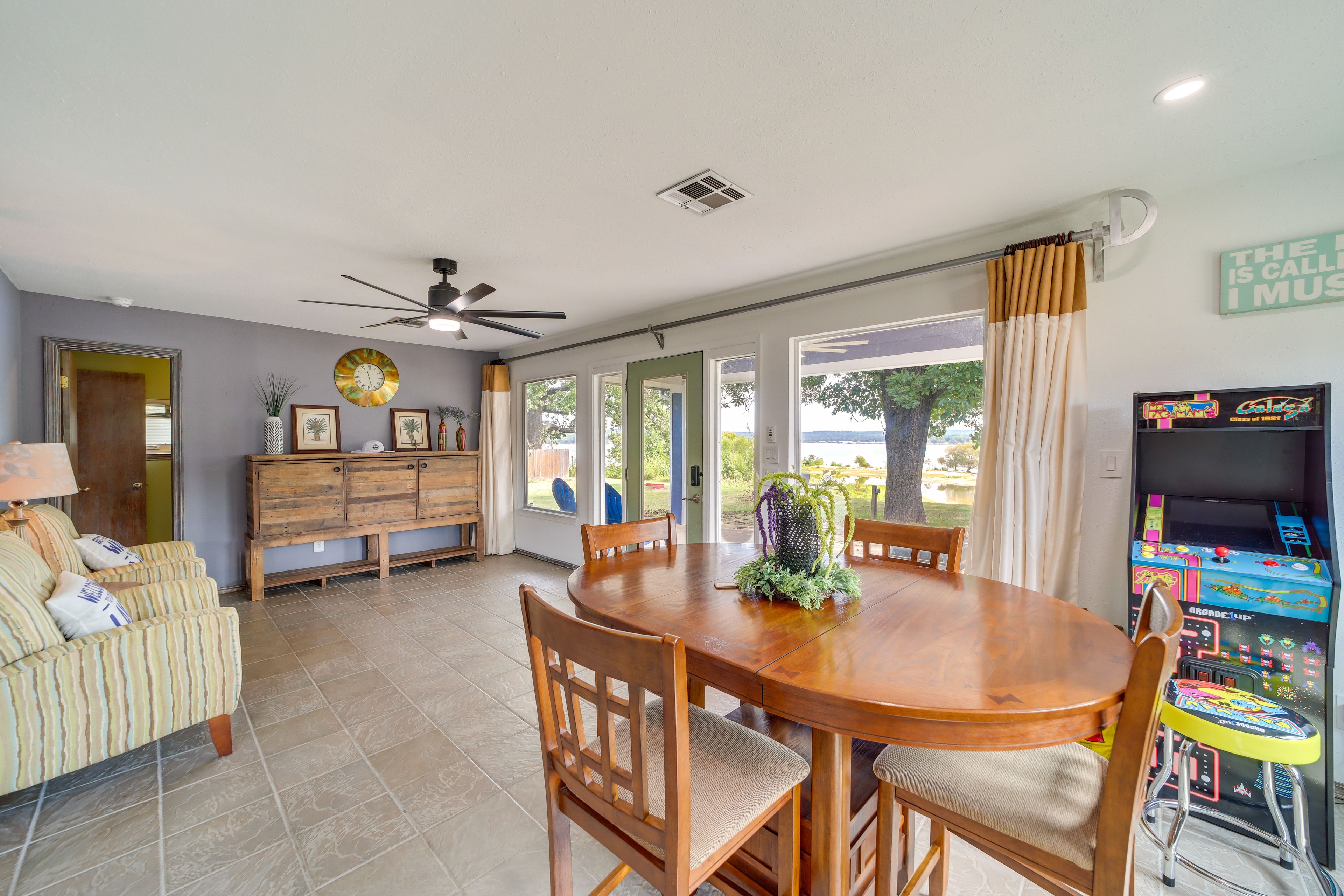 Dining Area | Arcade Game