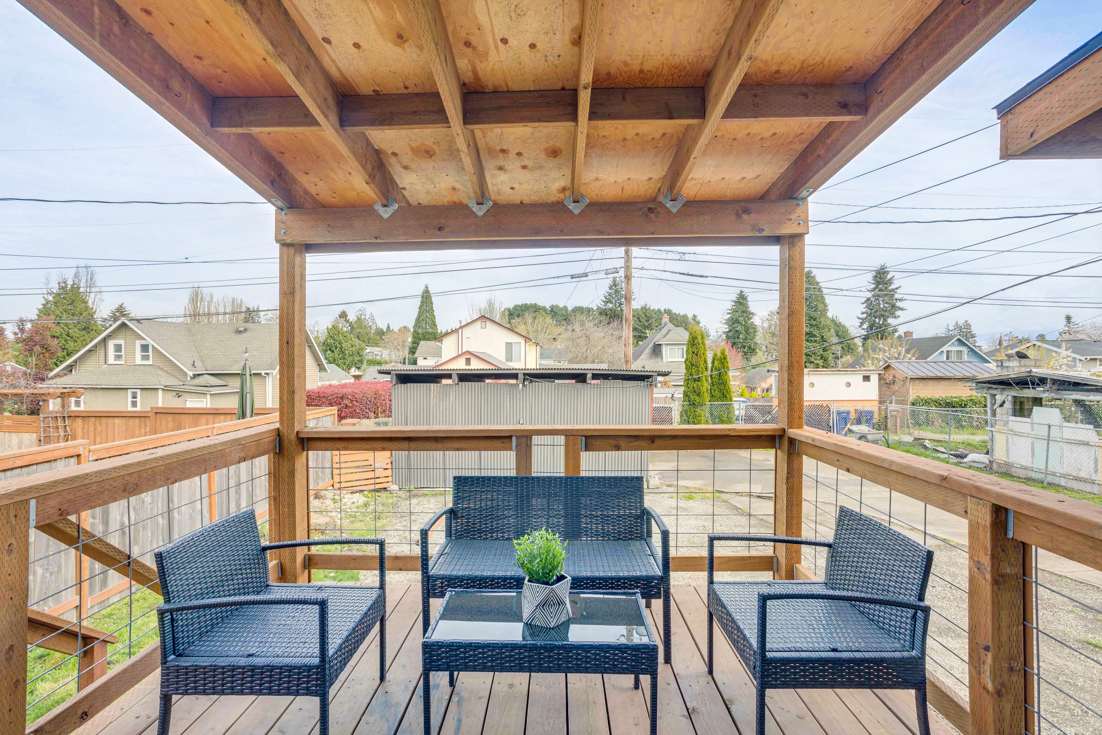 Private Deck w/ Seating