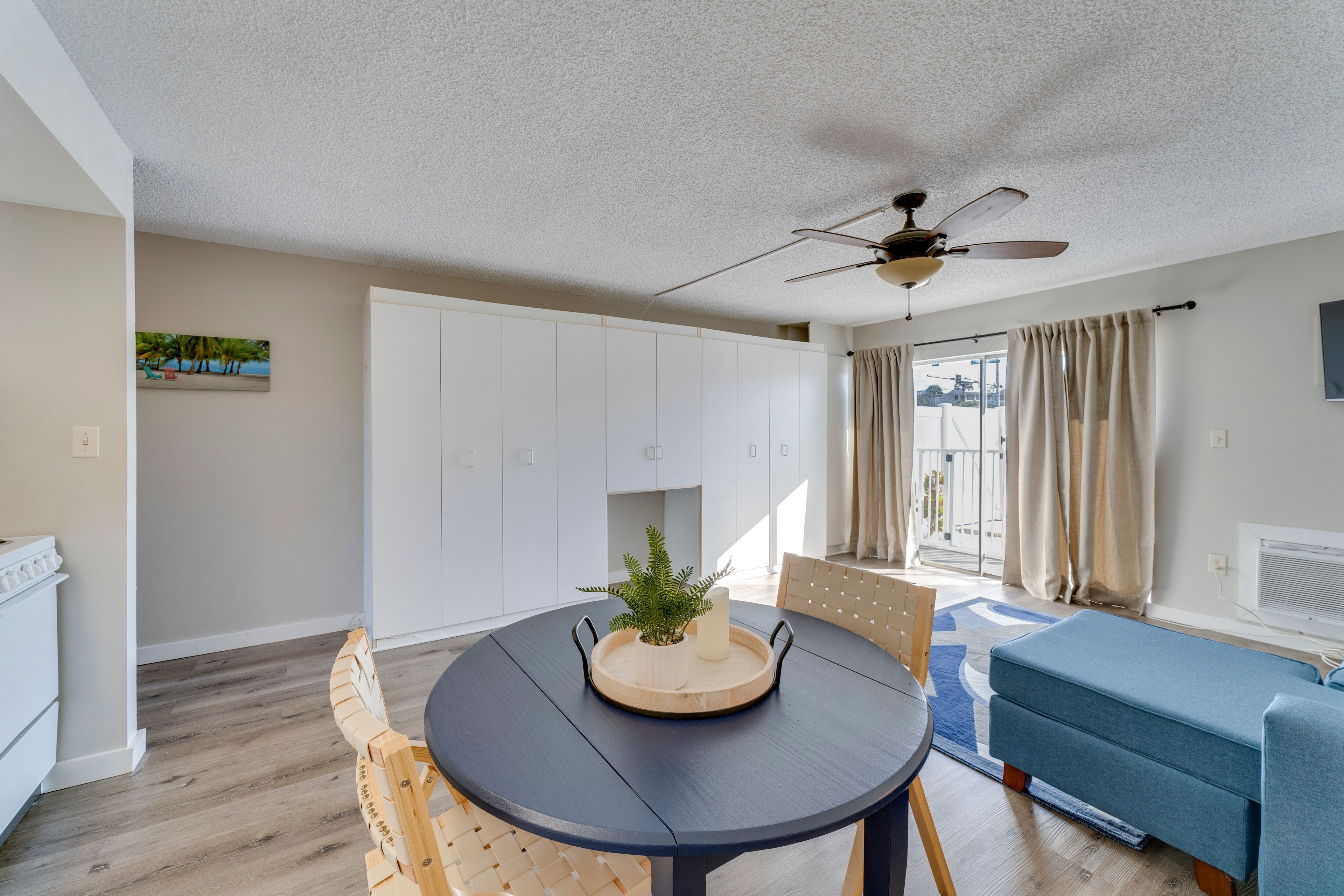 Dining Area | Electric Heating