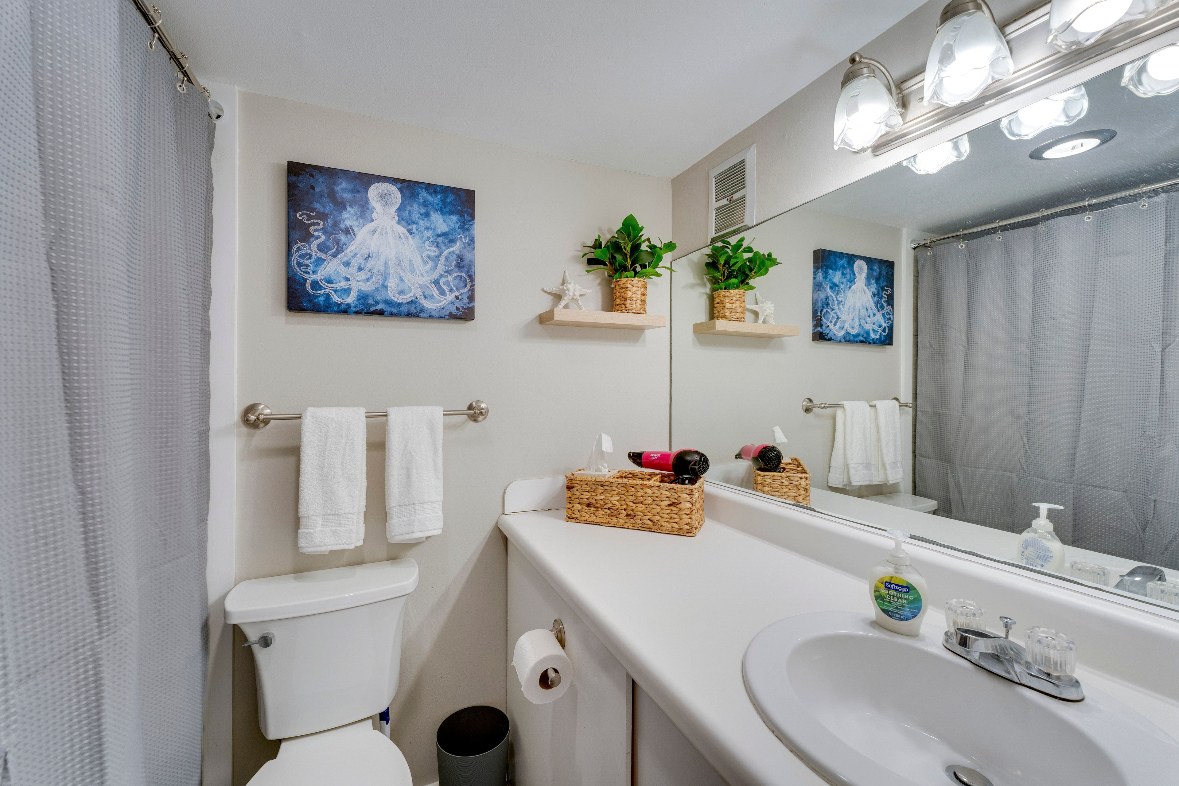 Full Bathroom | Towels & Linens Provided