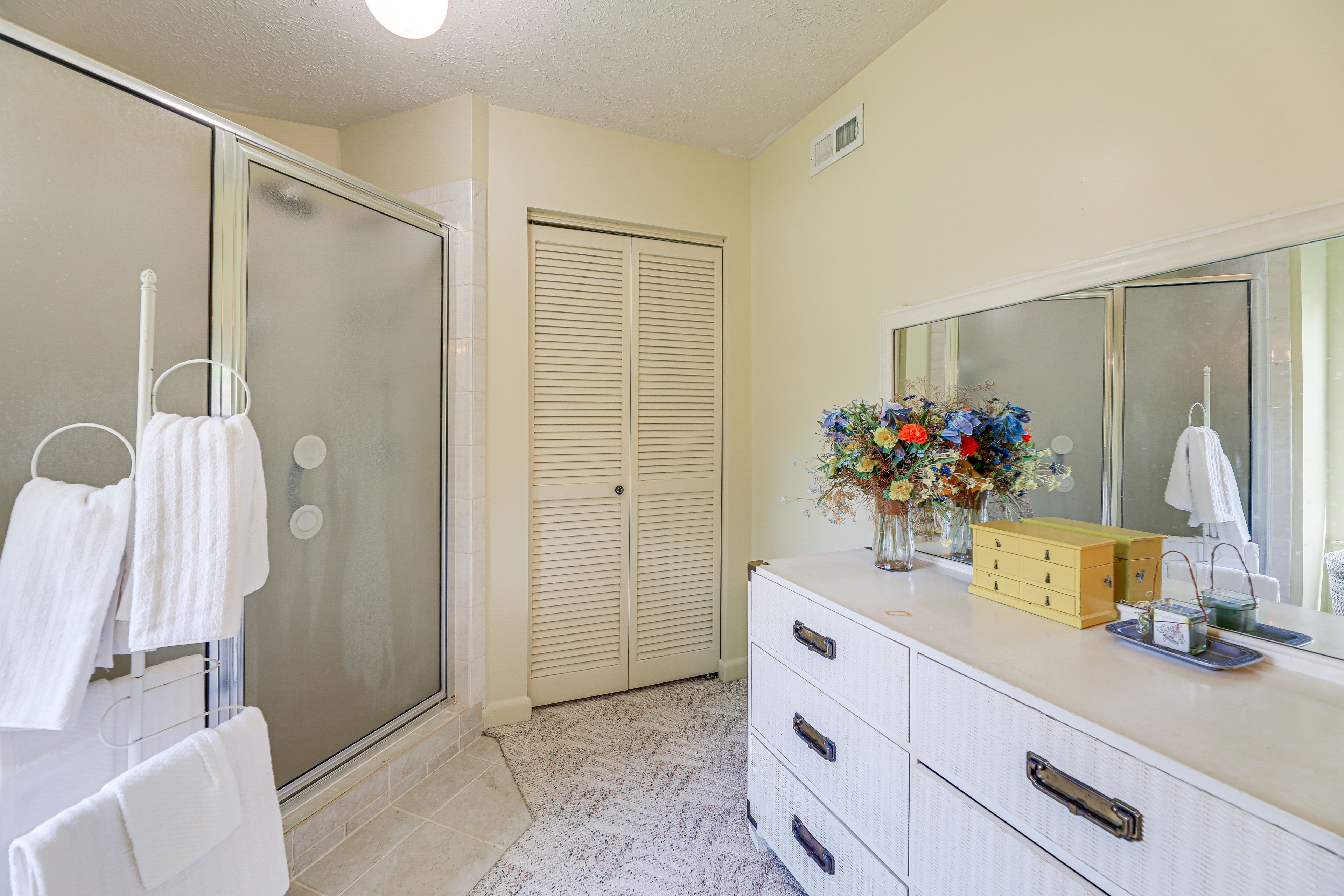 En-Suite Bathroom | Towels | Washer & Dryer | 1st Floor